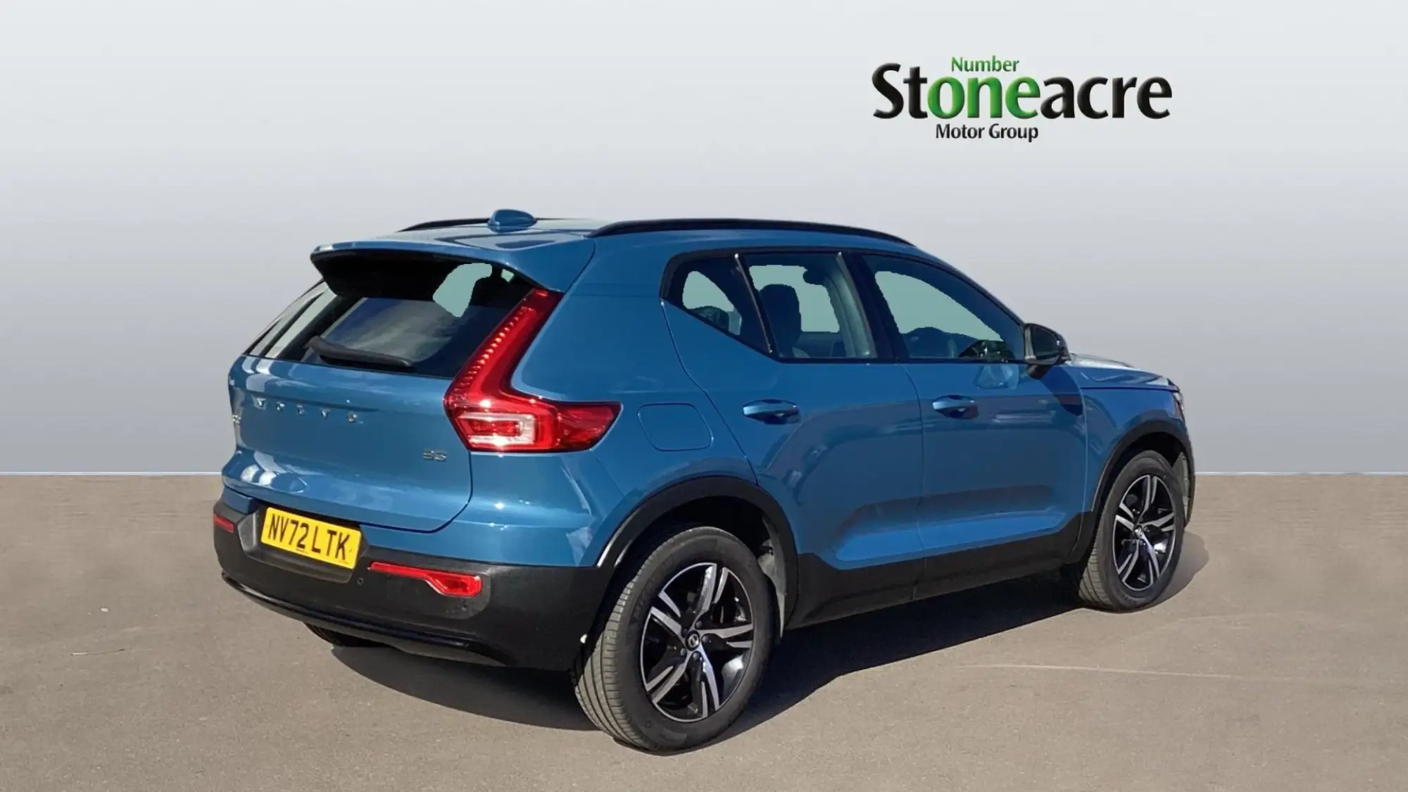 Volvo XC40 2.0 B3P Plus Dark 5dr Auto NV72LTK Image 2
