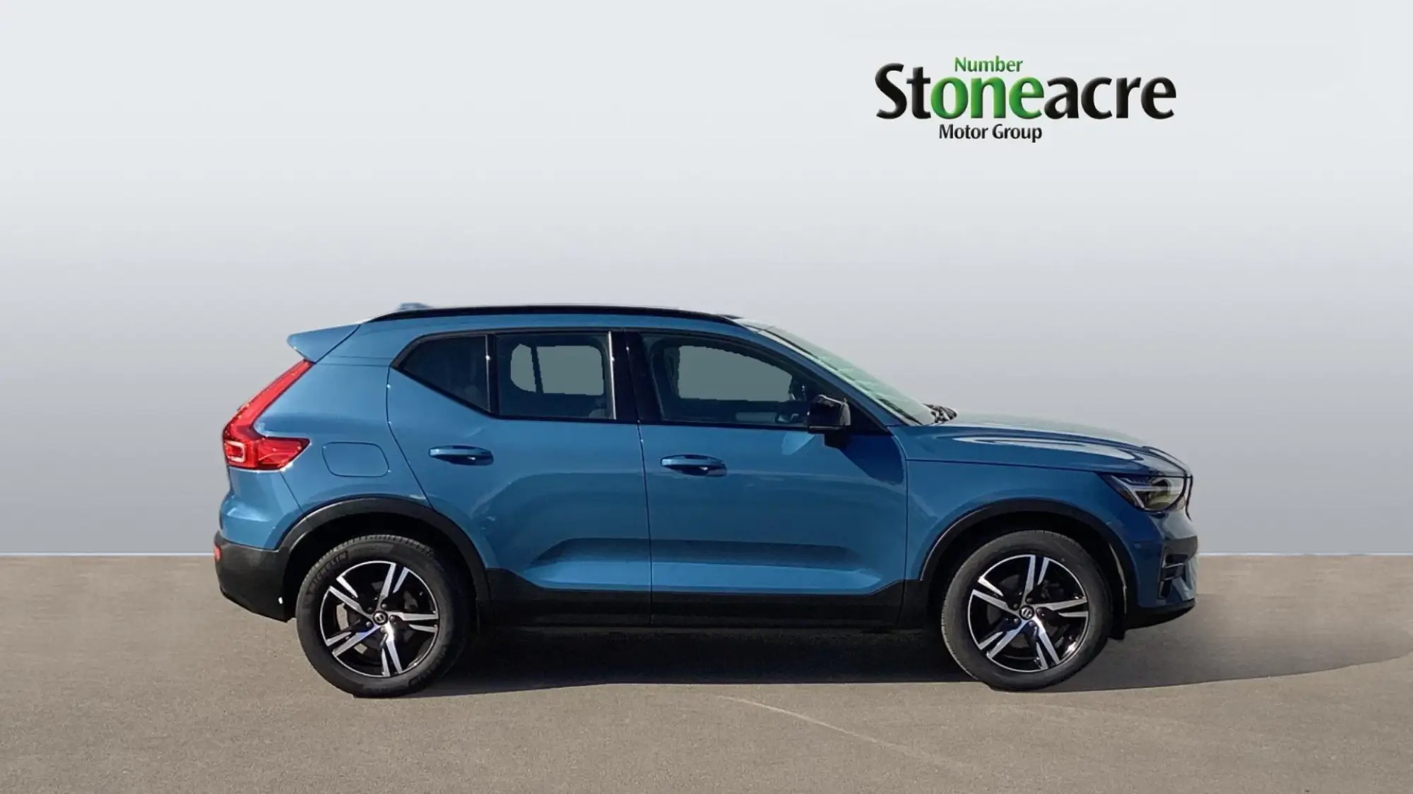 Volvo XC40 2.0 B3P Plus Dark 5dr Auto NV72LTK Image 3