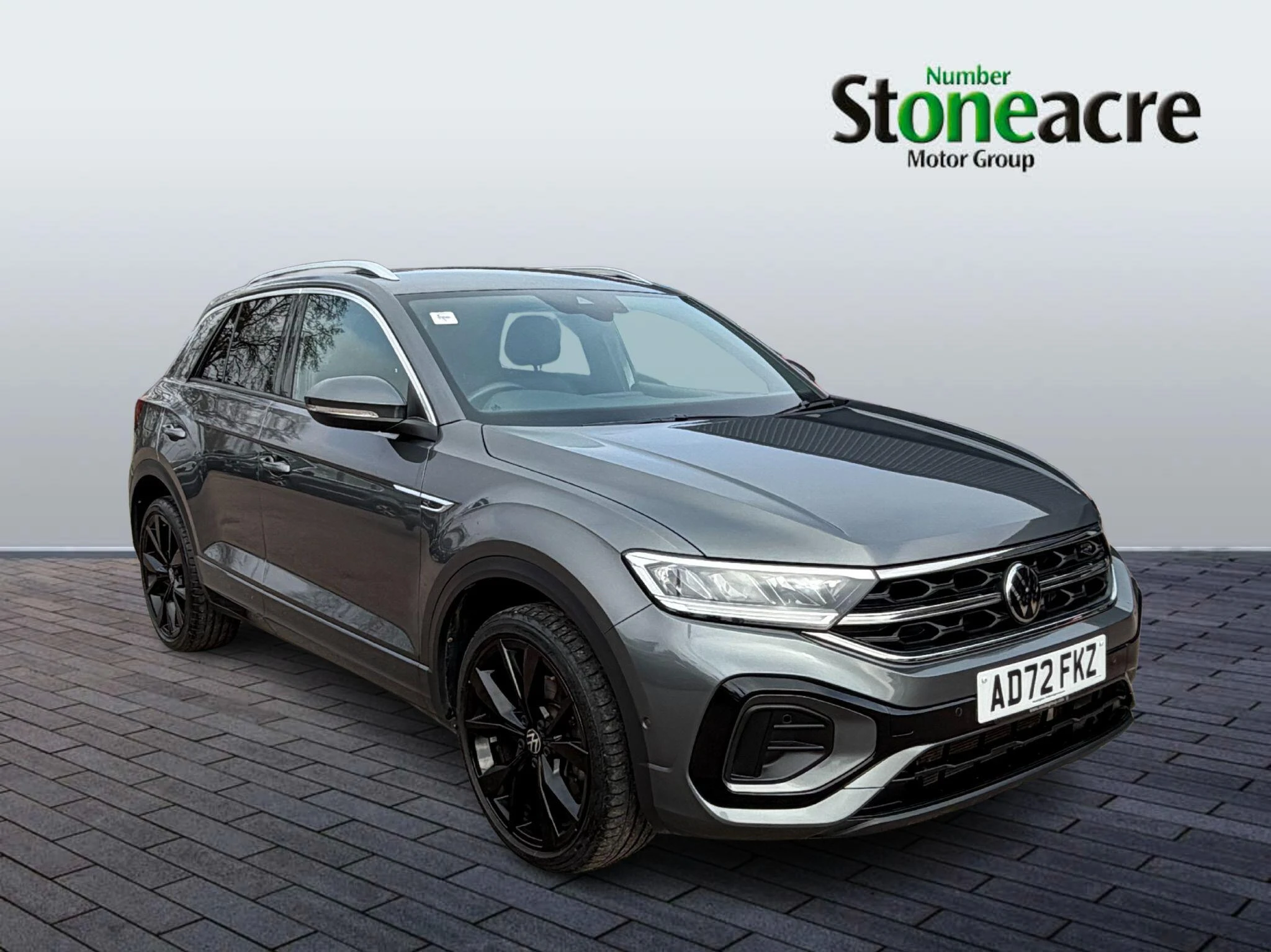 Volkswagen T-Roc 1.5 TSI R-Line Euro 6 (s/s) 5dr AD72FKZ Image 1