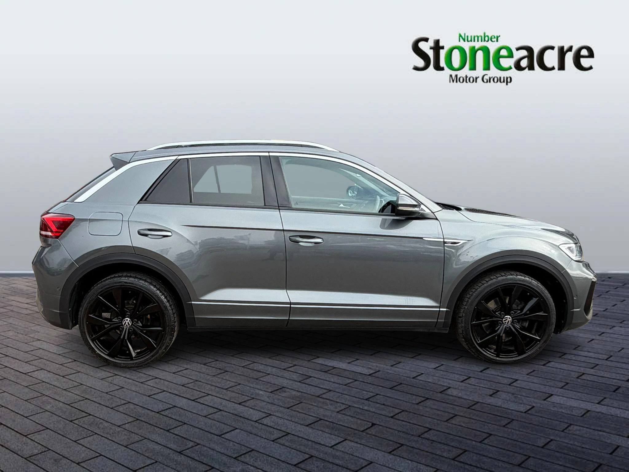 Volkswagen T-Roc 1.5 TSI R-Line Euro 6 (s/s) 5dr AD72FKZ Image 2