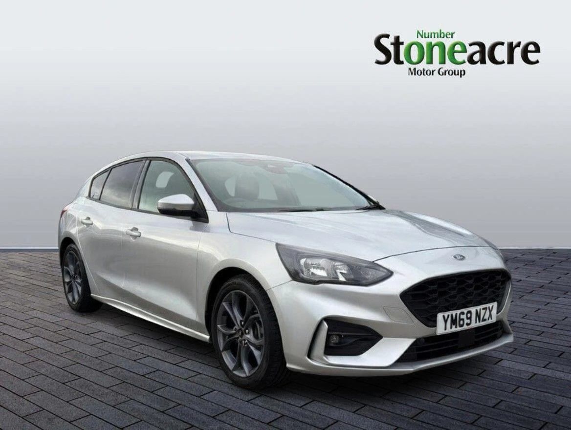 Ford Focus 1.0T EcoBoost ST-Line Euro 6 (s/s) 5dr YM69NZX Image 1