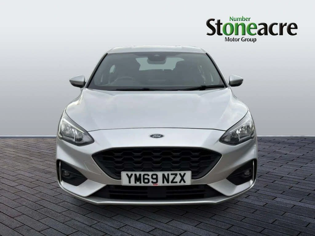 Ford Focus 1.0T EcoBoost ST-Line Euro 6 (s/s) 5dr YM69NZX Image 2