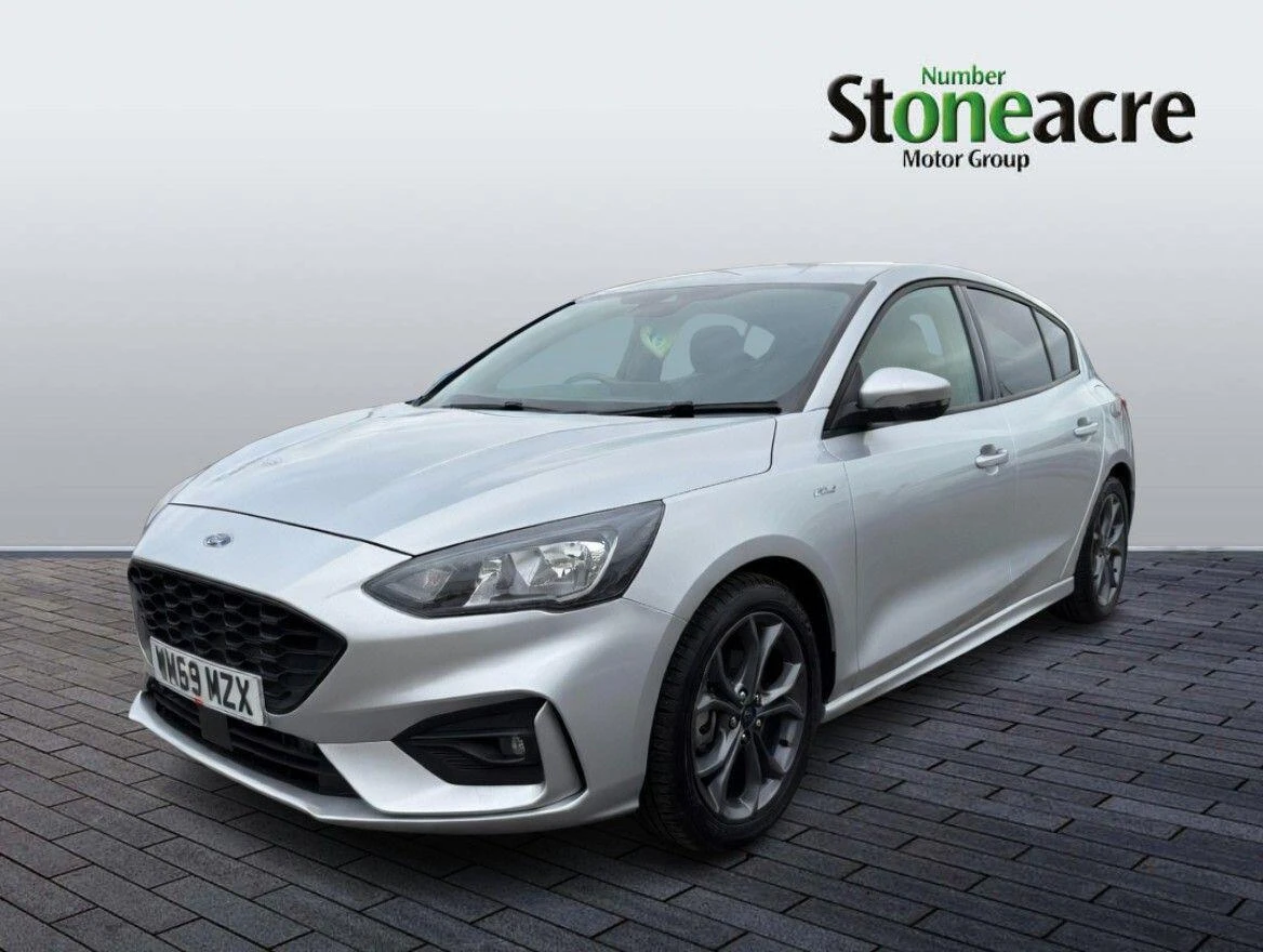 Ford Focus 1.0T EcoBoost ST-Line Euro 6 (s/s) 5dr YM69NZX Image 3