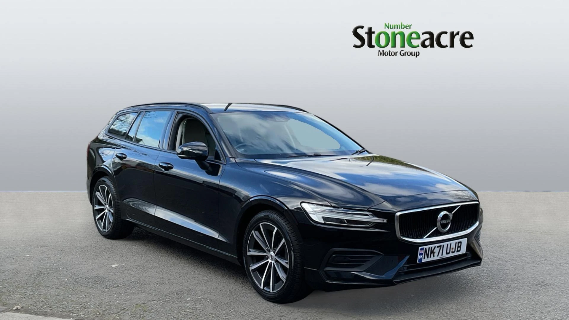 Volvo V60 2.0 B4D Momentum 5dr Auto NK71UJB Image 1