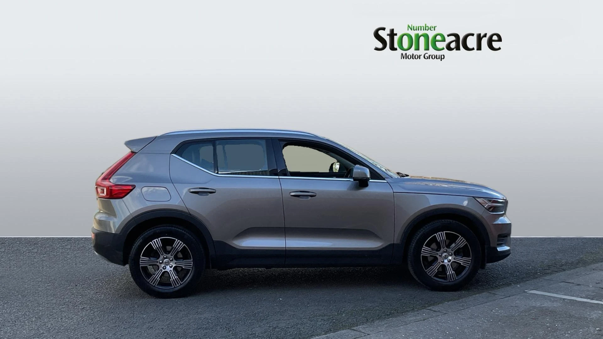 Volvo XC40 Inscription B4 (197 hp) Auto NK71UDE Image 3