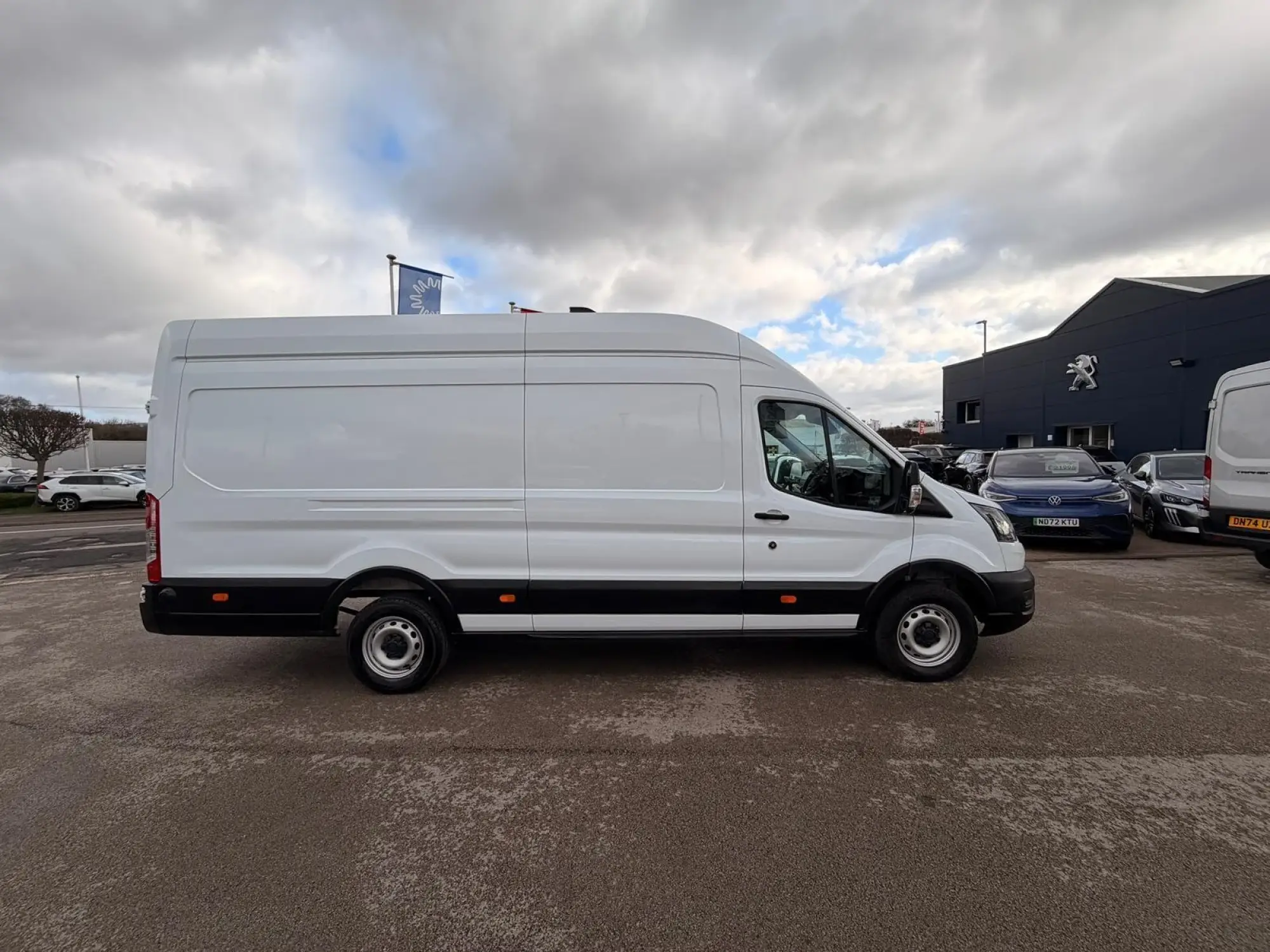 Ford Transit Image 2
