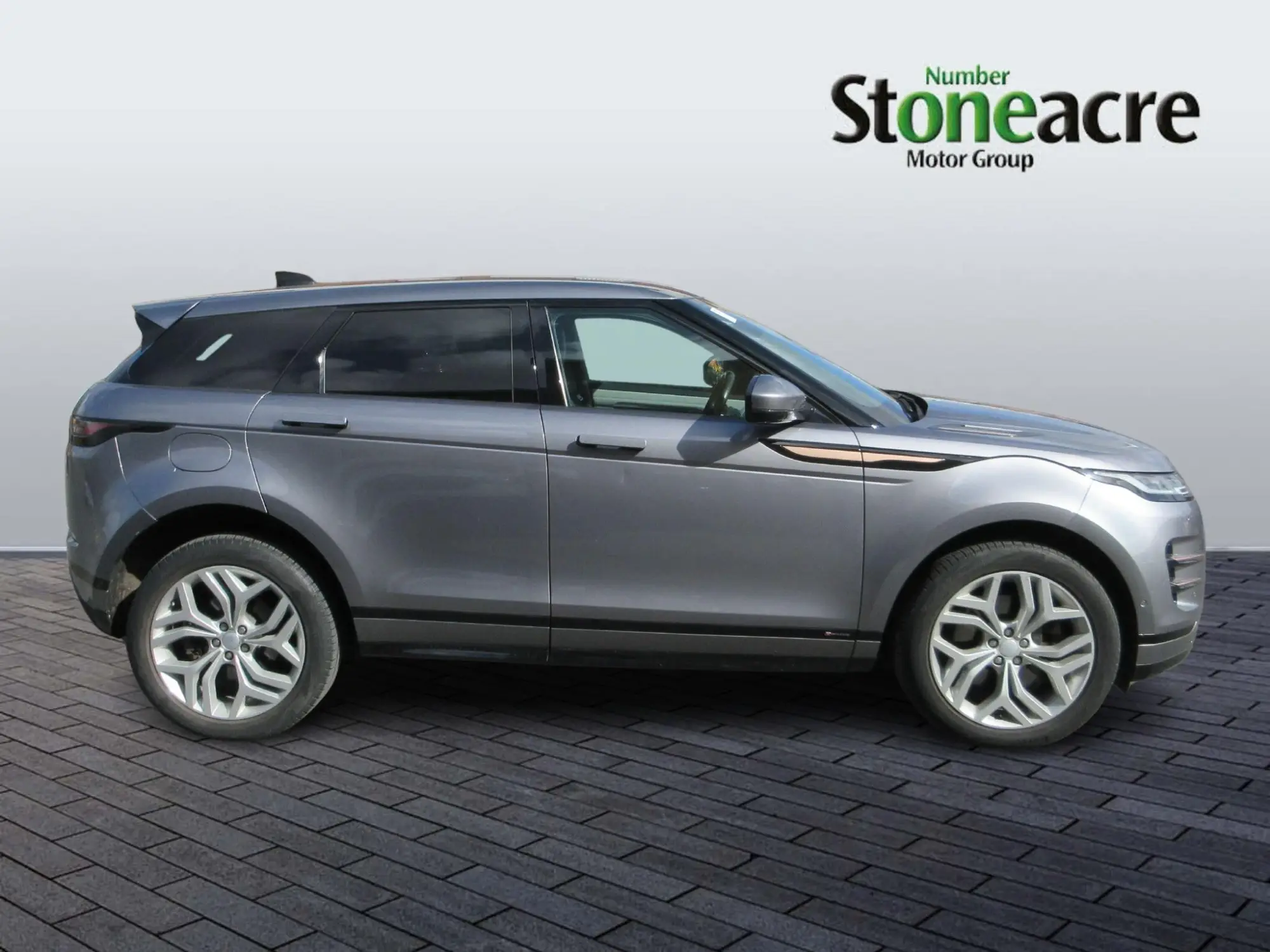 Land Rover Range Rover Evoque 1.5 P300e 12.2kWh R-Dynamic SE Auto 4WD Euro 6 (s/s) 5dr FM70JZR Image 2