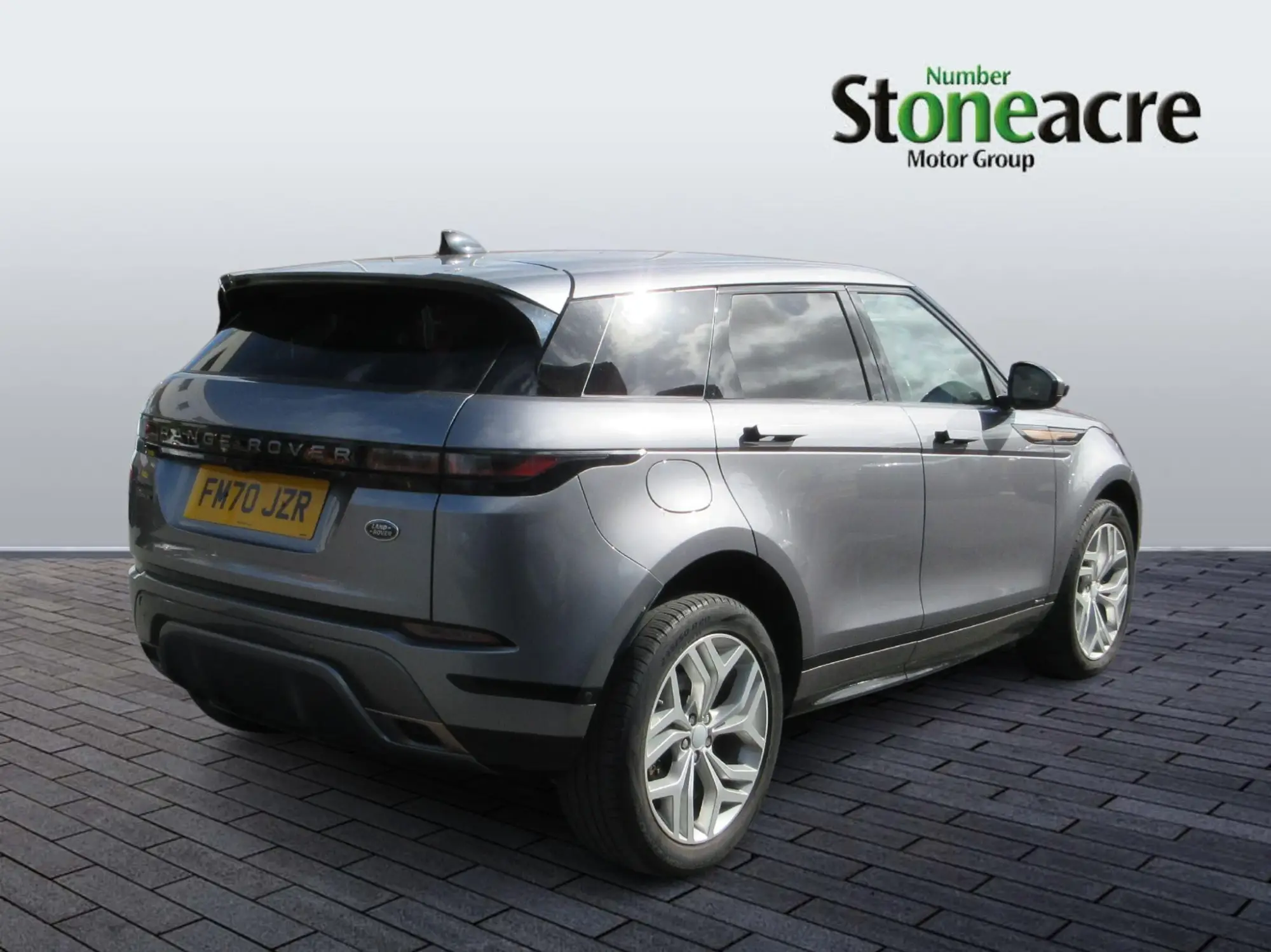 Land Rover Range Rover Evoque 1.5 P300e 12.2kWh R-Dynamic SE Auto 4WD Euro 6 (s/s) 5dr FM70JZR Image 3