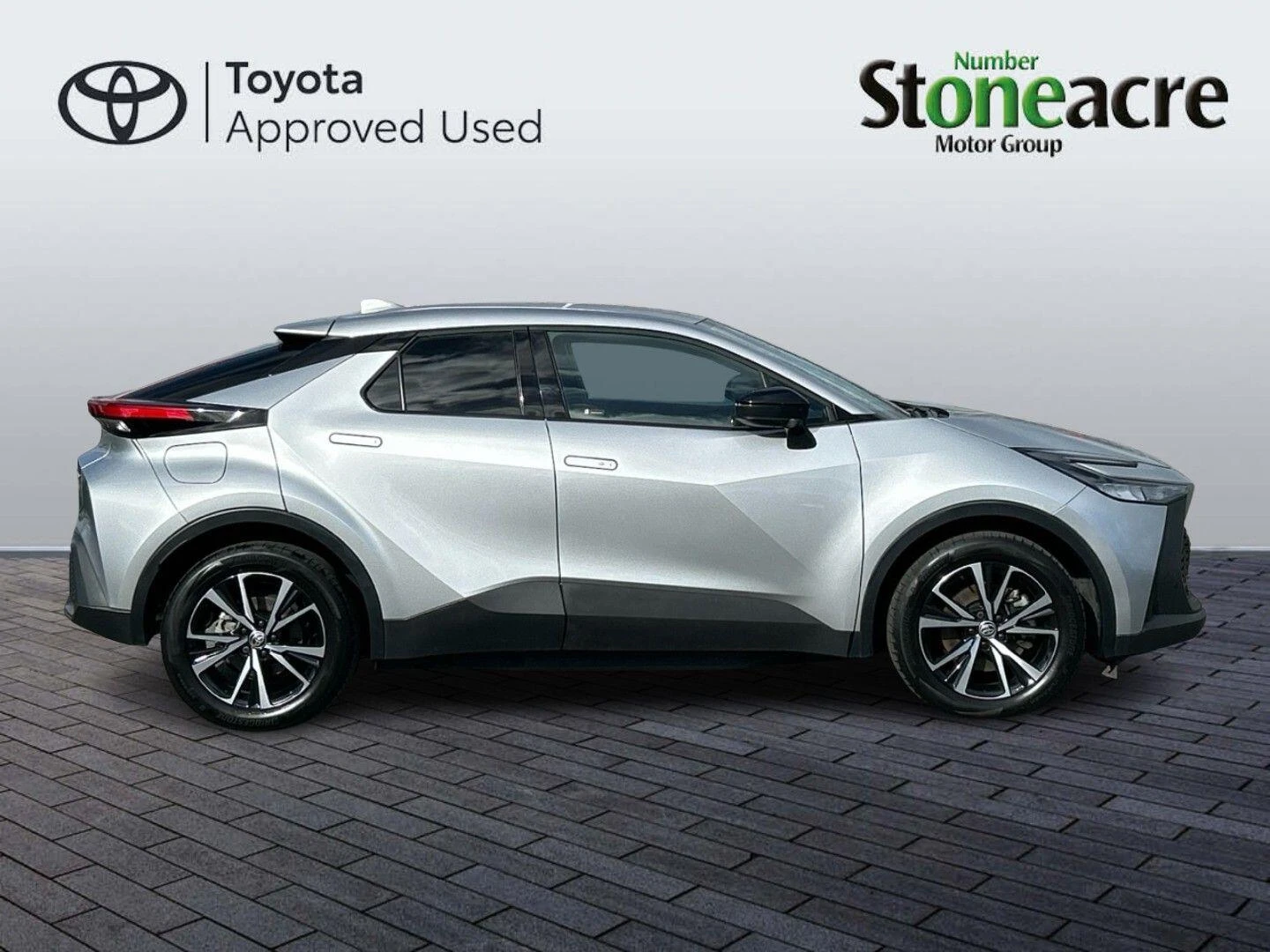 Toyota C-HR Plug-in Hybrid 2.0 VVT-h 13.6 kWh Design CVT Euro 6 (s/s) 5dr FL74AKG Image 2