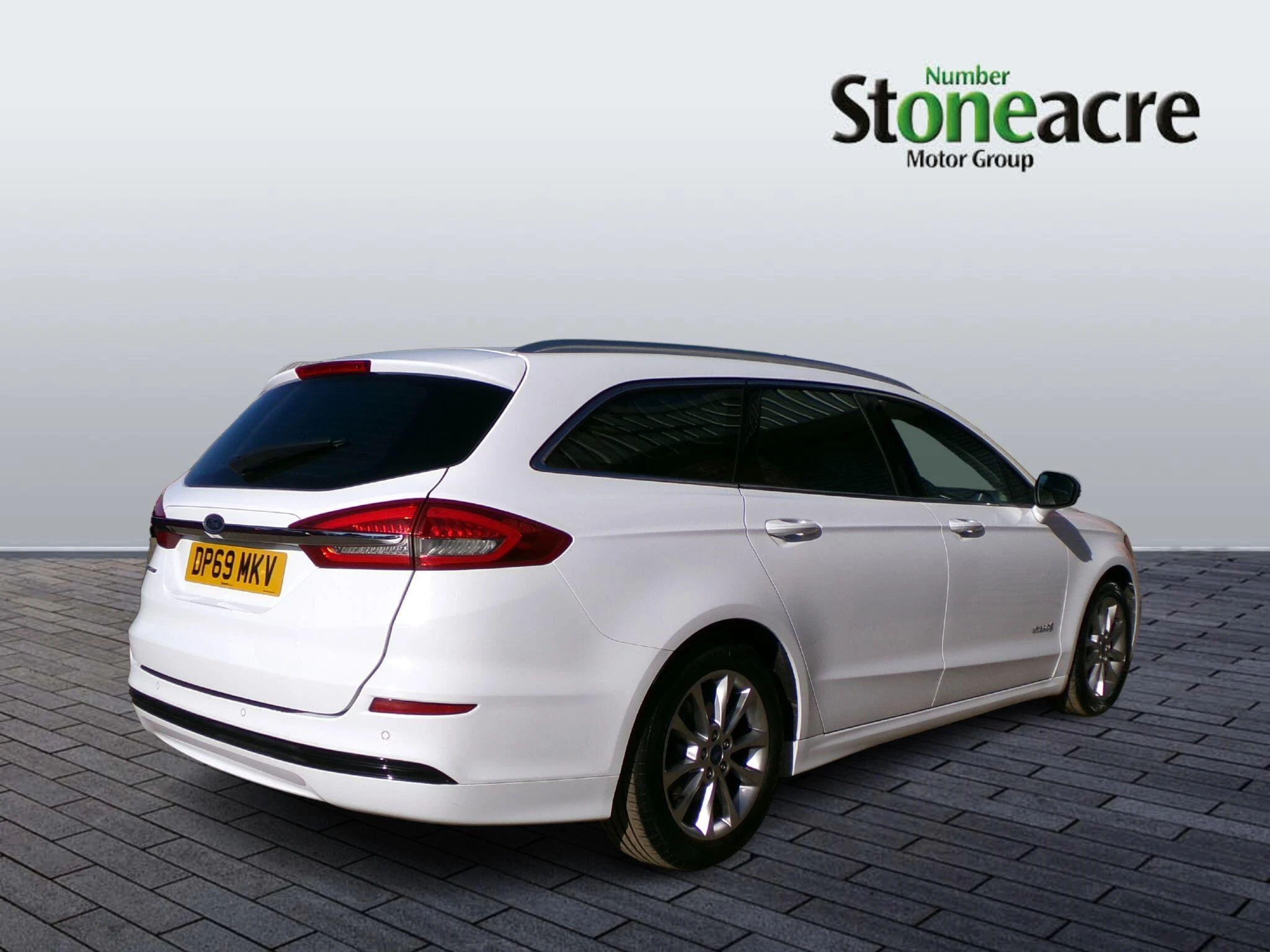 Ford Mondeo 2.0 TiVCT Titanium Edition CVT Euro 6 (s/s) 5dr (17 inch Alloys) DP69MKV Image 3