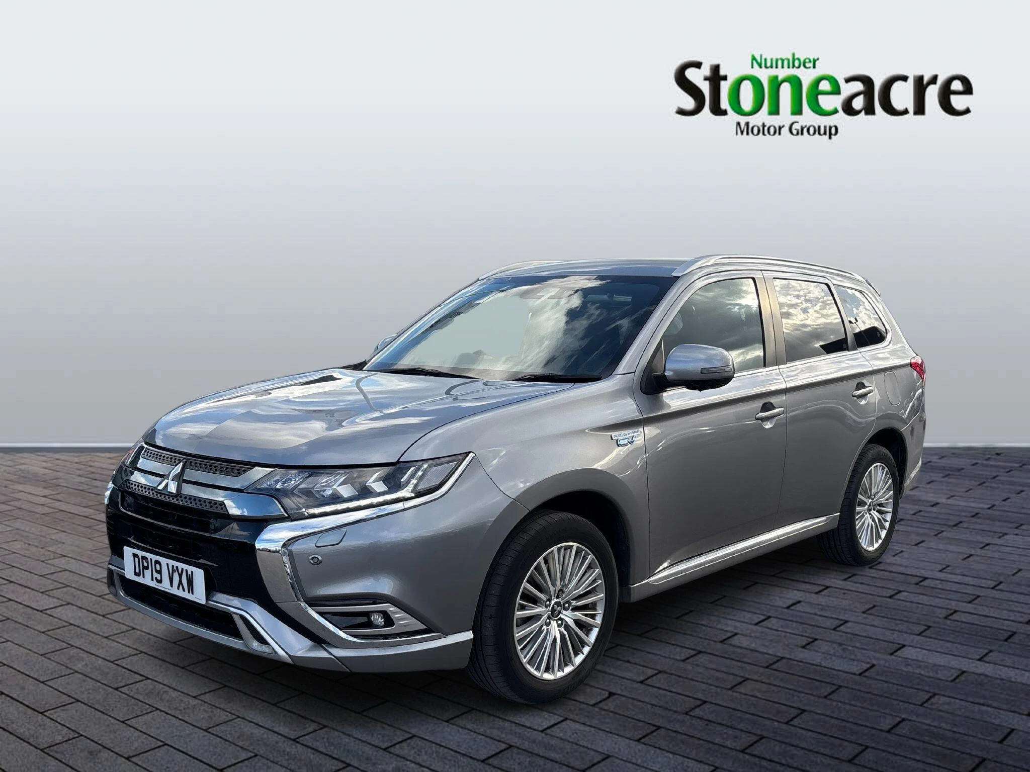 Mitsubishi Outlander 2.4h TwinMotor 13.8kWh 5hs CVT 4WD Euro 6 (s/s) 5dr DP19VXW Image 3