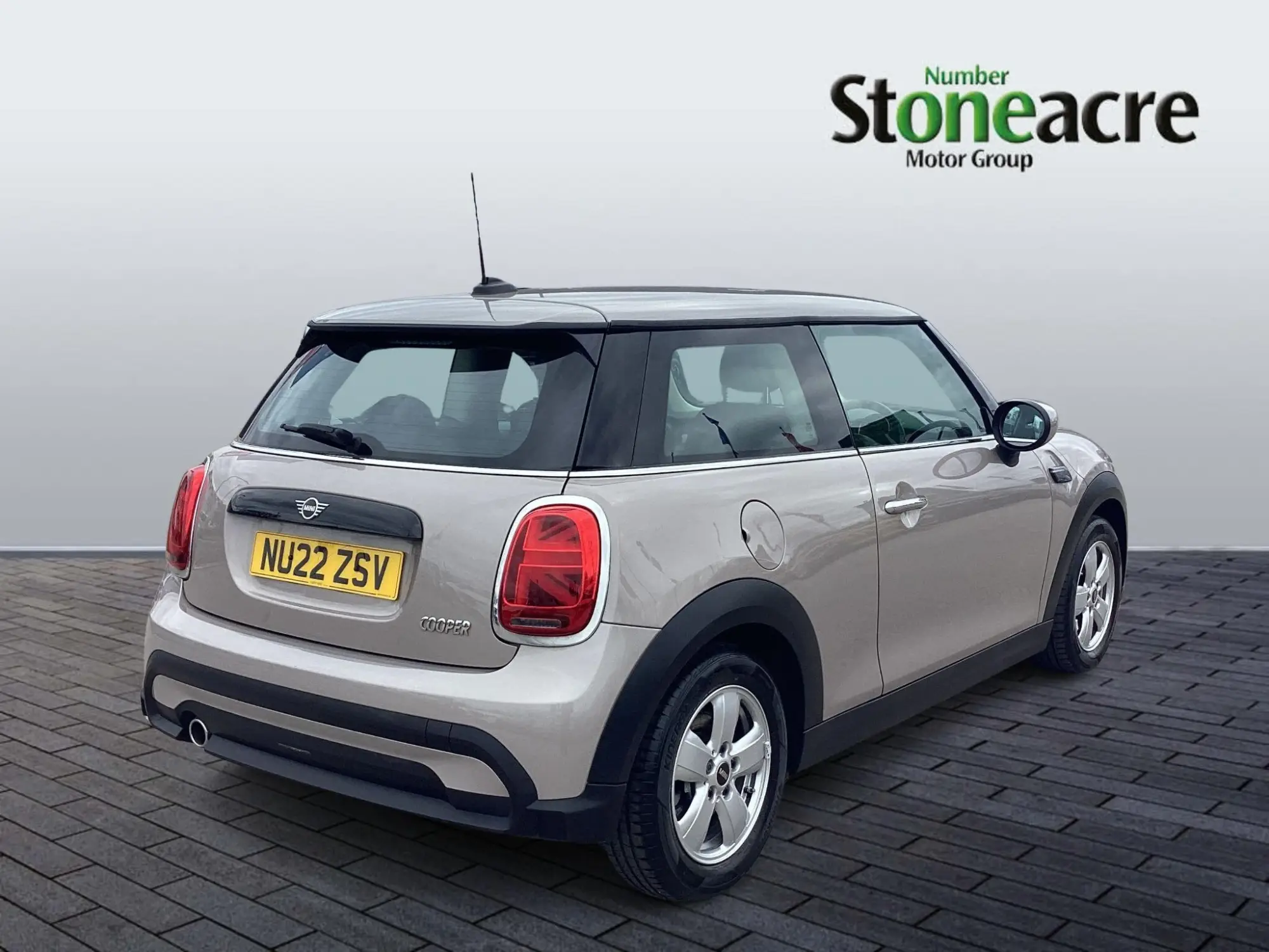 MINI Hatch 1.5 Cooper Classic Euro 6 (s/s) 3dr NU22ZSV Image 3