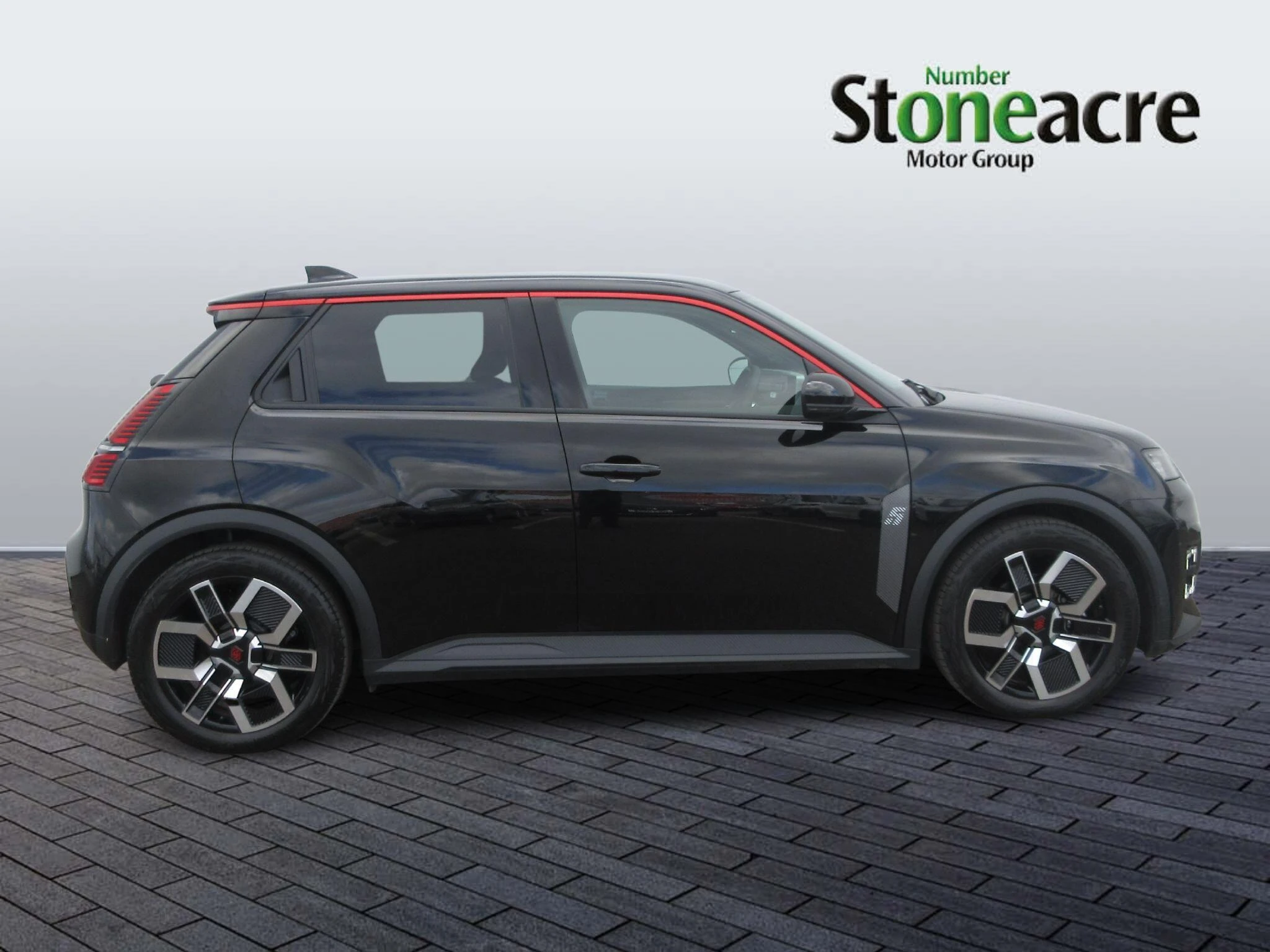 Renault 5 E-Tech Electric comfort range 52kWh techno Auto 5dr NV25EKT Image 2