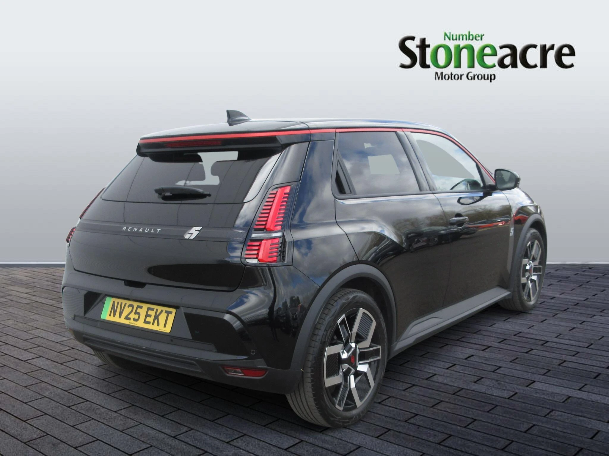 Renault 5 E-Tech Electric comfort range 52kWh techno Auto 5dr NV25EKT Image 3