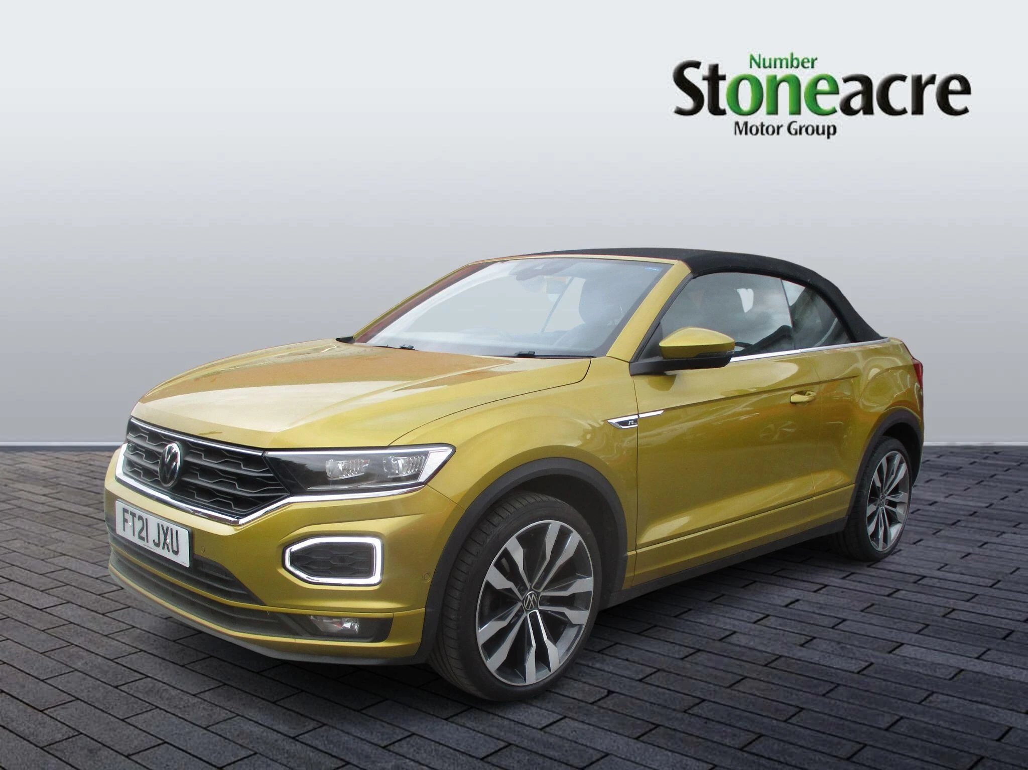 Volkswagen T-Roc 1.5 TSI EVO R-Line Cabriolet DSG Euro 6 (s/s) 2dr FT21JXU Image 3