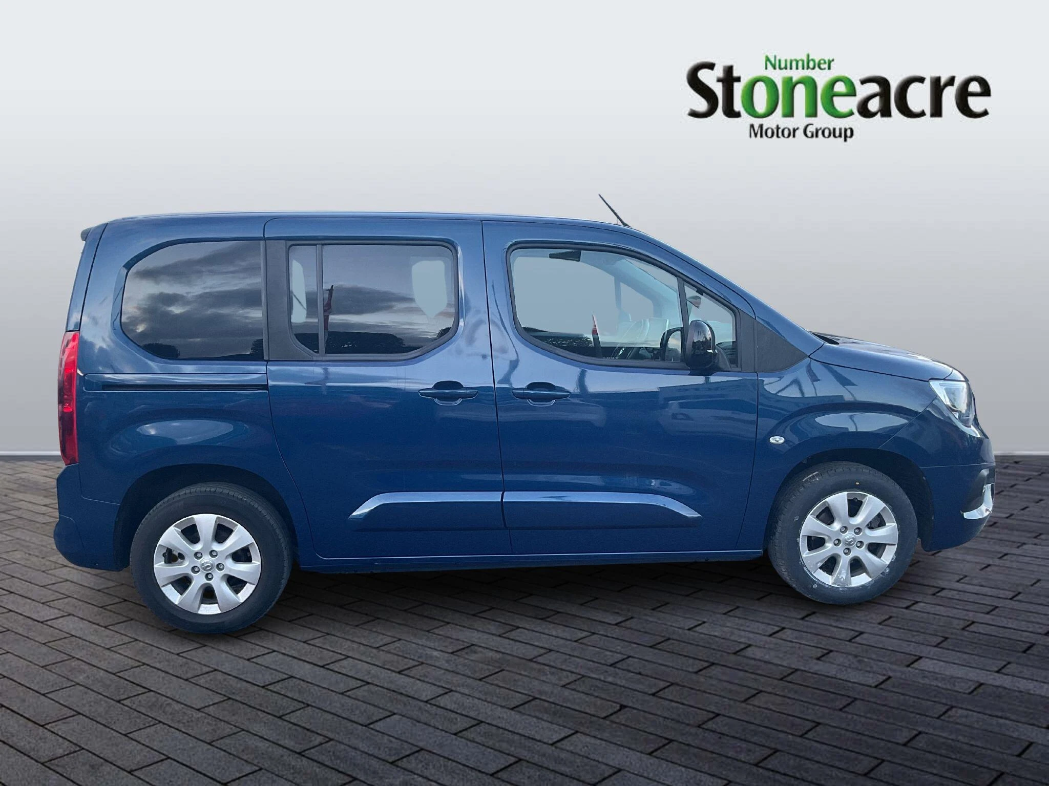 Vauxhall Combo Life 1.5 Turbo D SE Euro 6 (s/s) 5dr AF72HZY Image 2