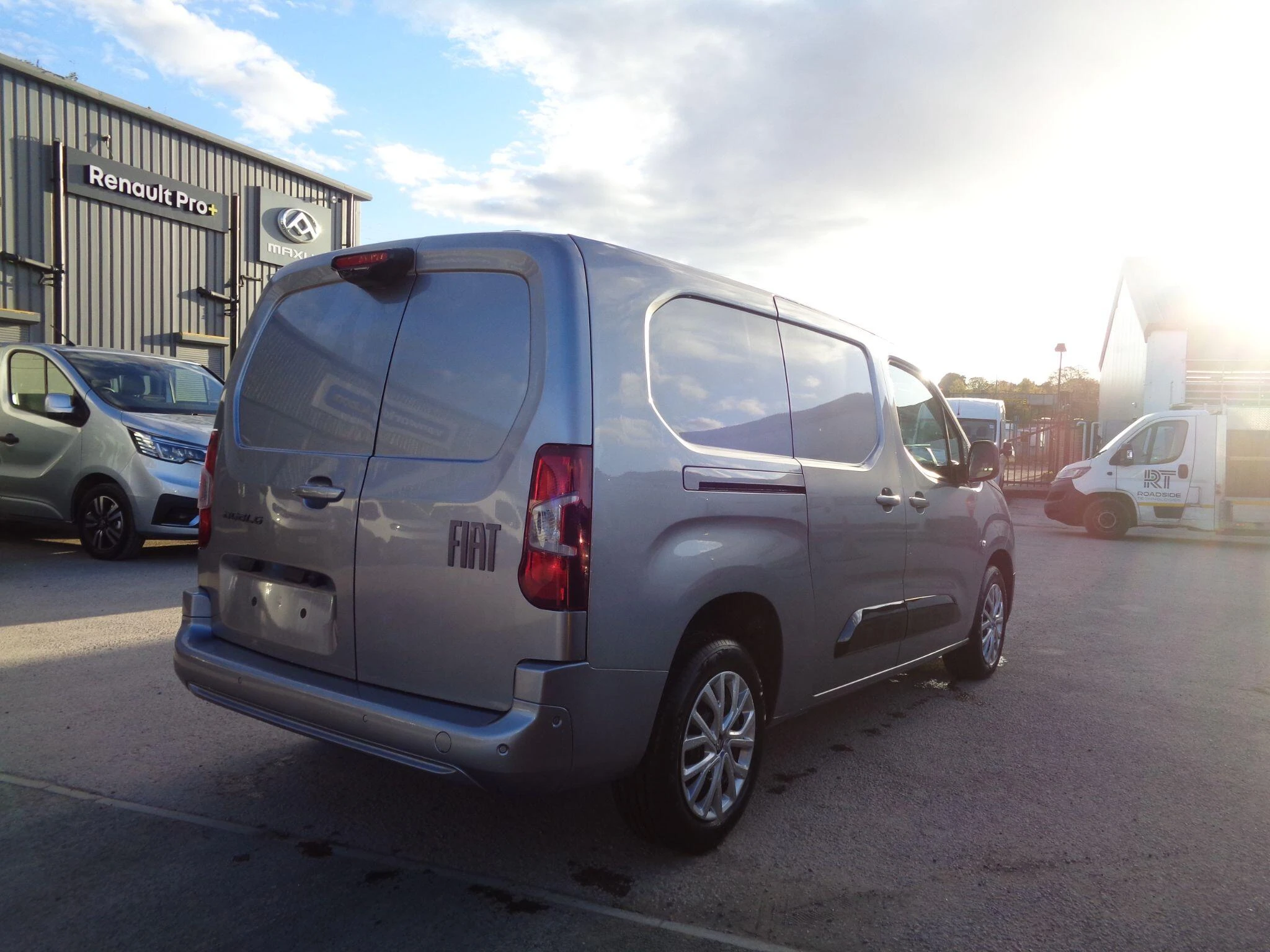 Fiat Doblo 1.5 Multijet3 1000Kg Manual Maxi LWB Euro 6 (s/s) 6dr YO75GKZ Image 3