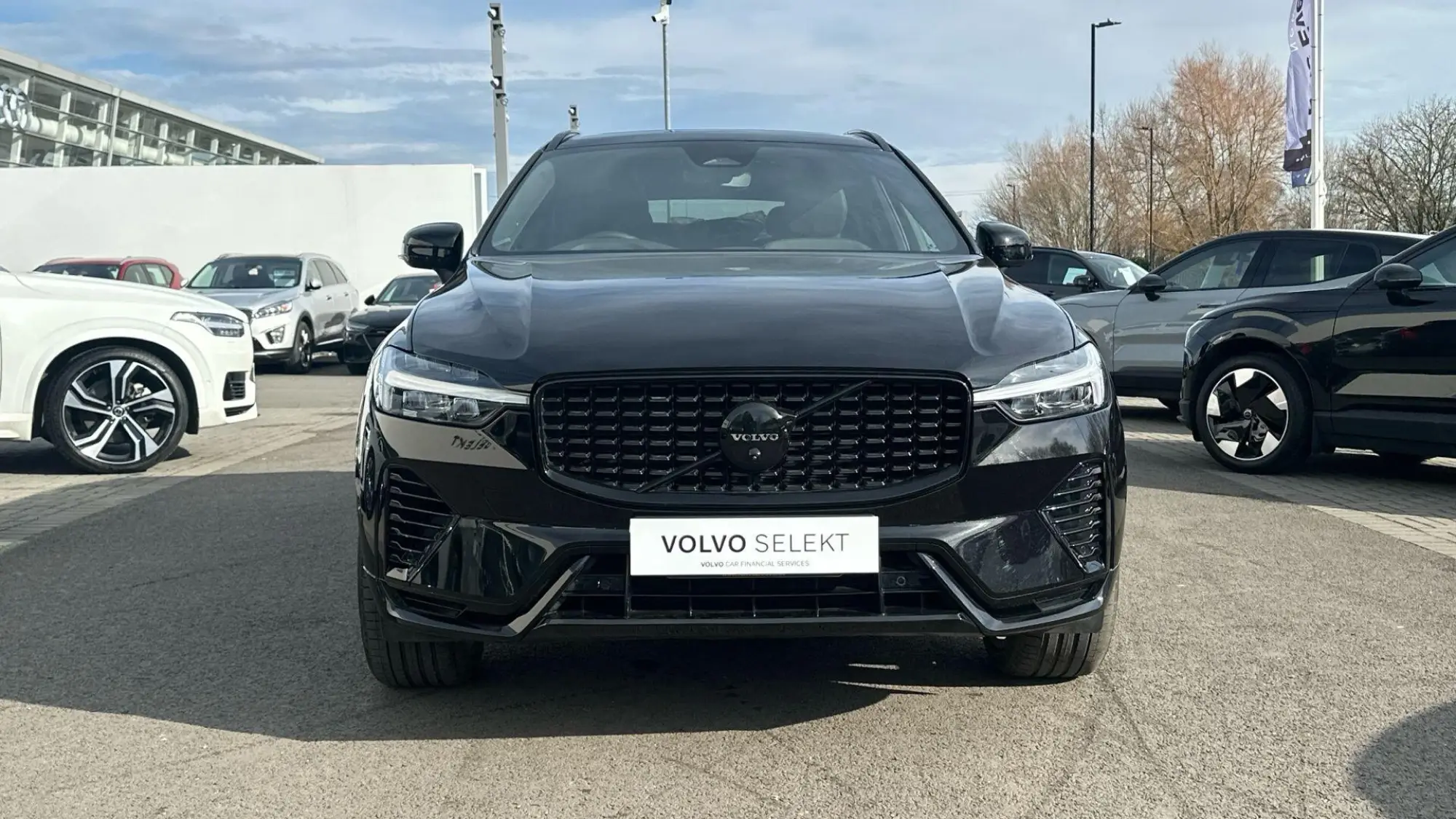 Volvo XC60 2.0 B5 MHEV Plus Black Edition Auto AWD Euro 6 (s/s) 5dr WF75FMD Image 2