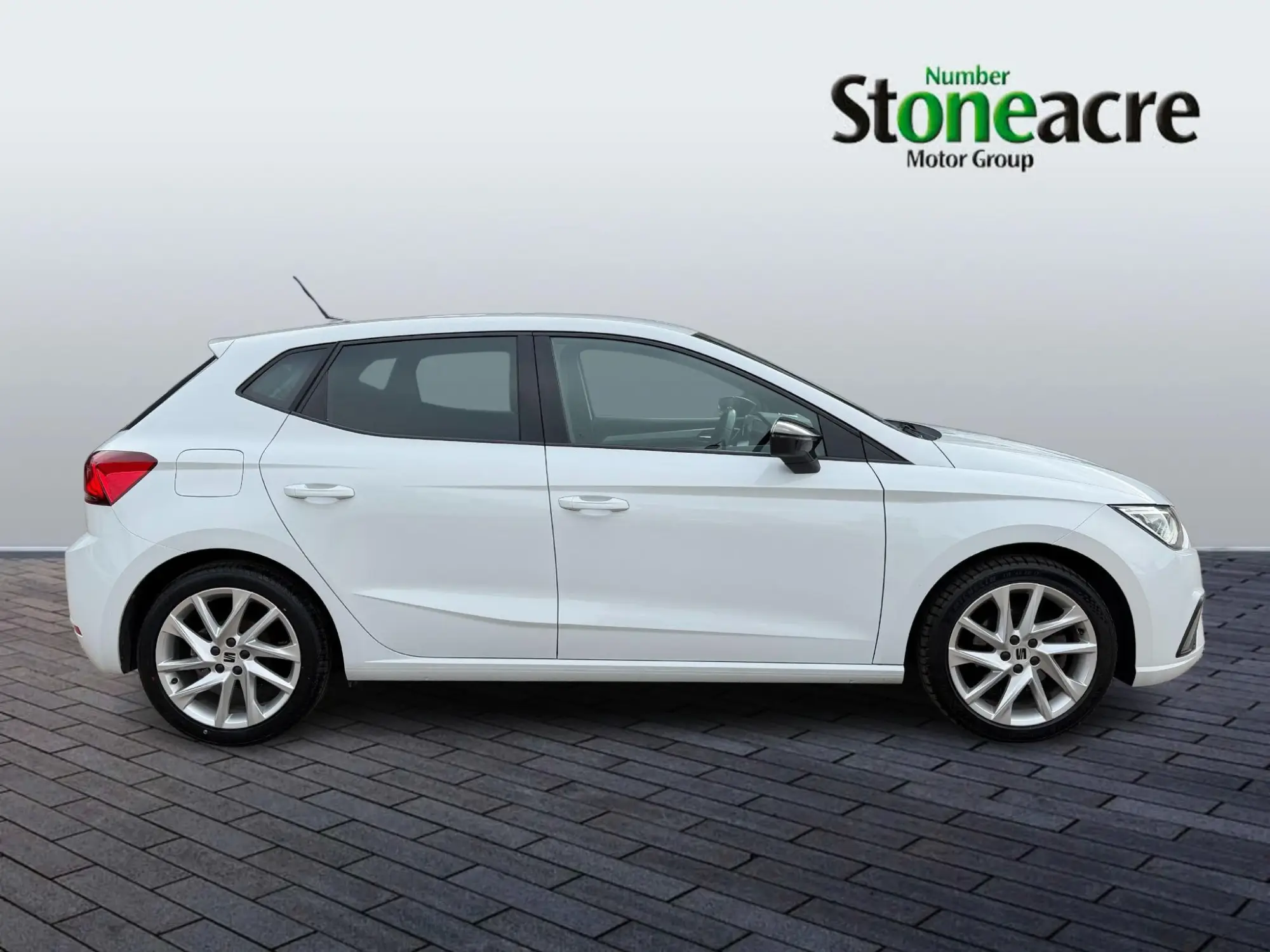 SEAT Ibiza 1.0 TSI 110 FR 5dr GJ22HNO Image 2