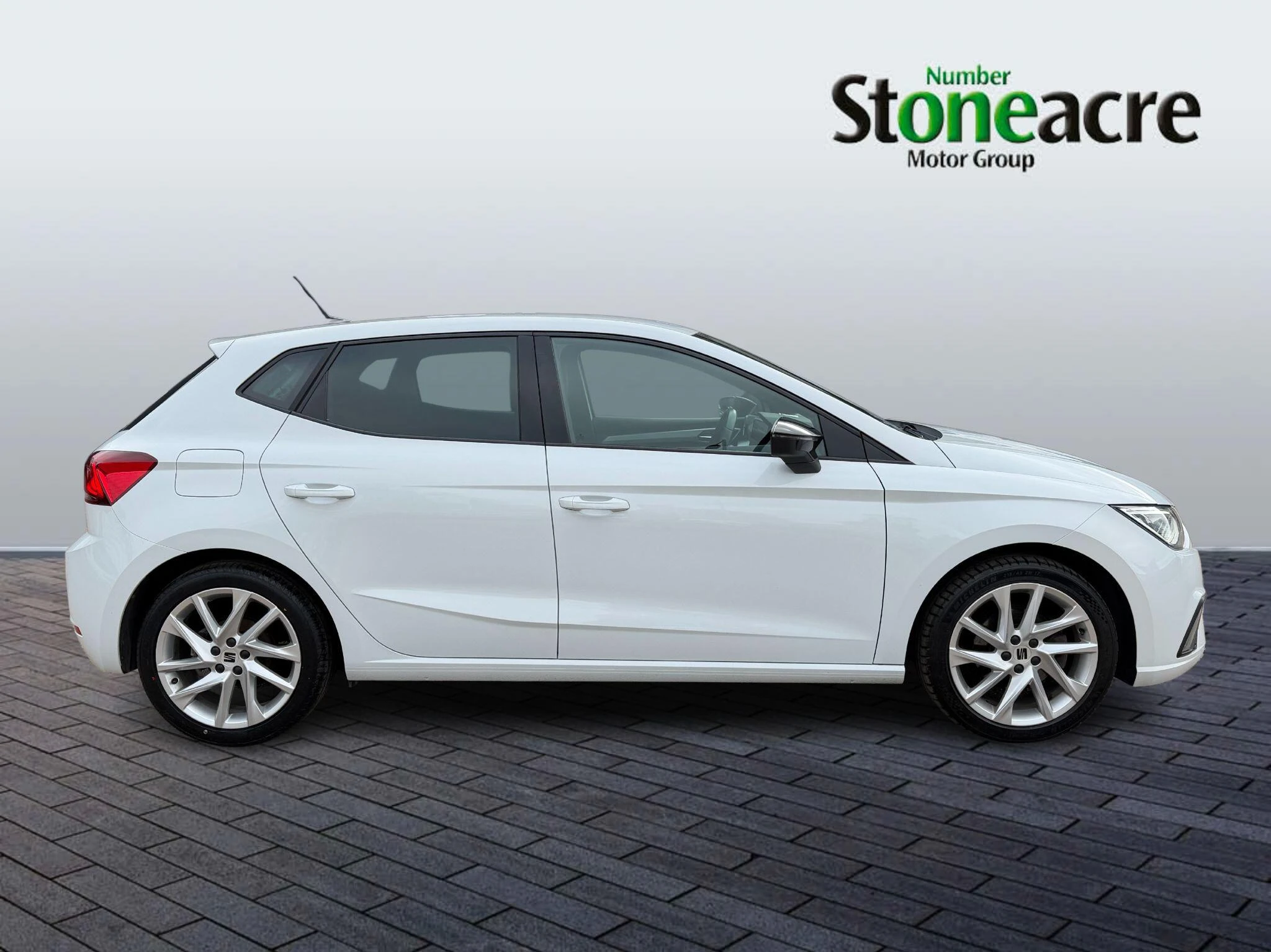 SEAT Ibiza 1.0 TSI 110 FR 5dr GJ22HNO Image 2