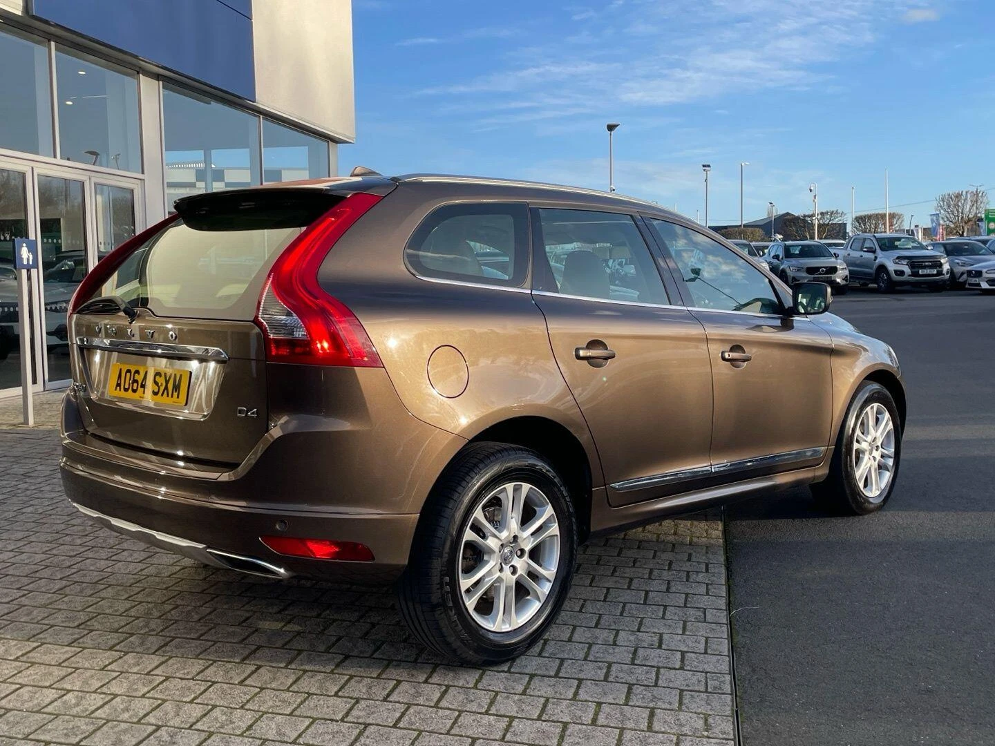 Volvo XC60 2.0 D4 SE Lux Nav Geartronic Euro 6 (s/s) 5dr AO64SXM Image 2