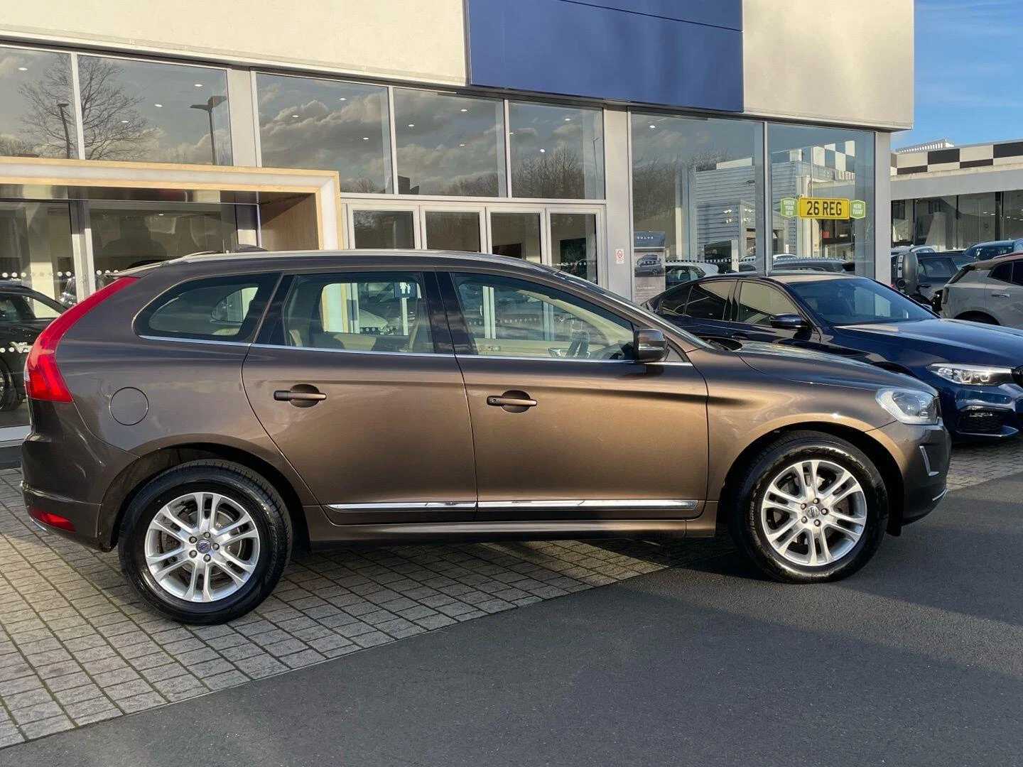 Volvo XC60 2.0 D4 SE Lux Nav Geartronic Euro 6 (s/s) 5dr AO64SXM Image 3