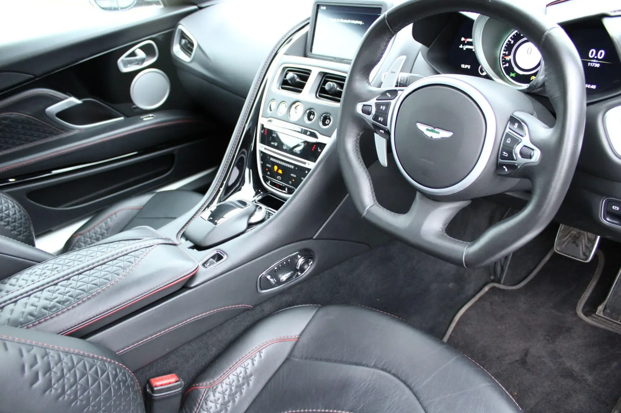 Aston Martin DBS Image 3