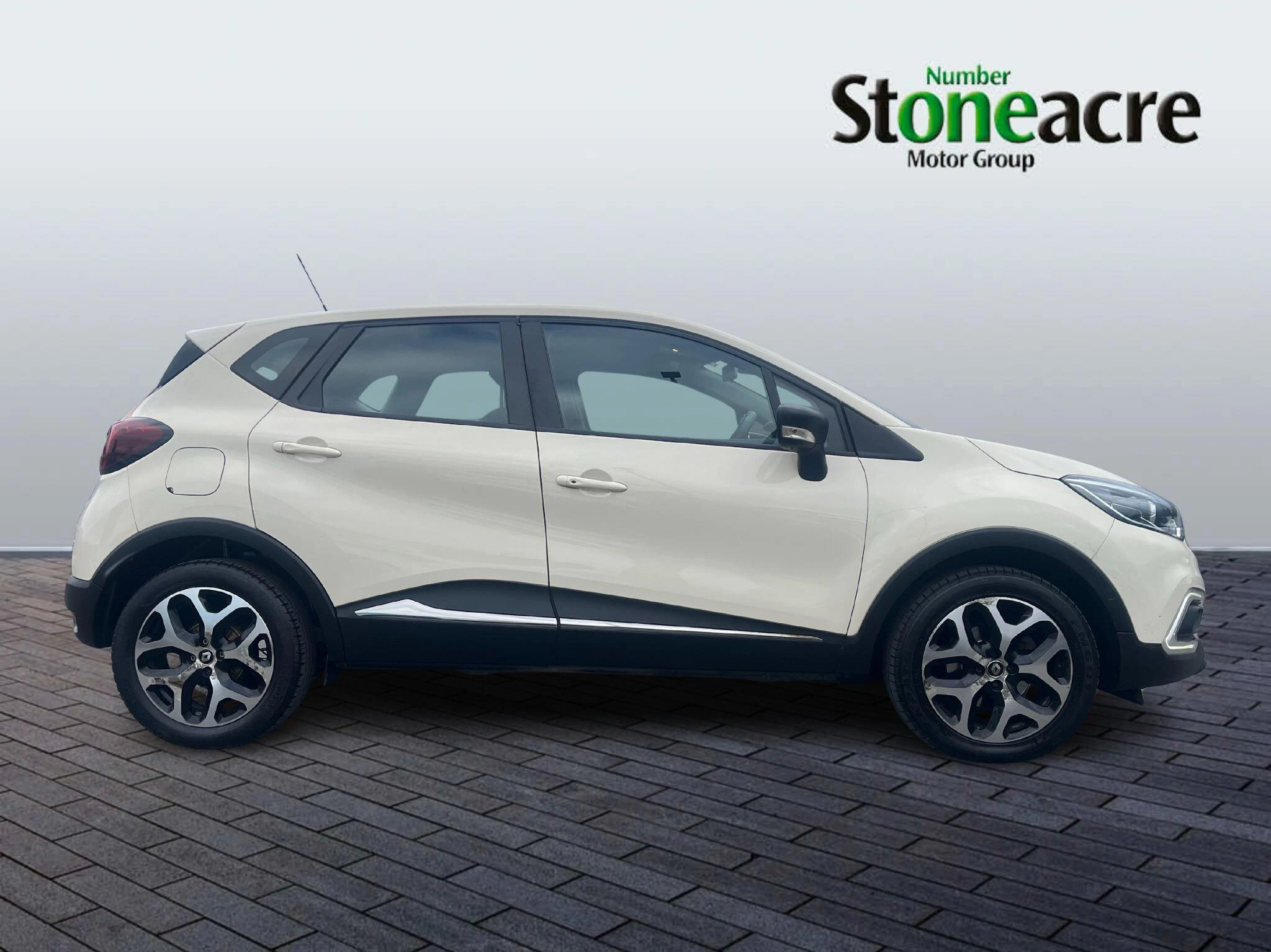 Renault Captur Image 2
