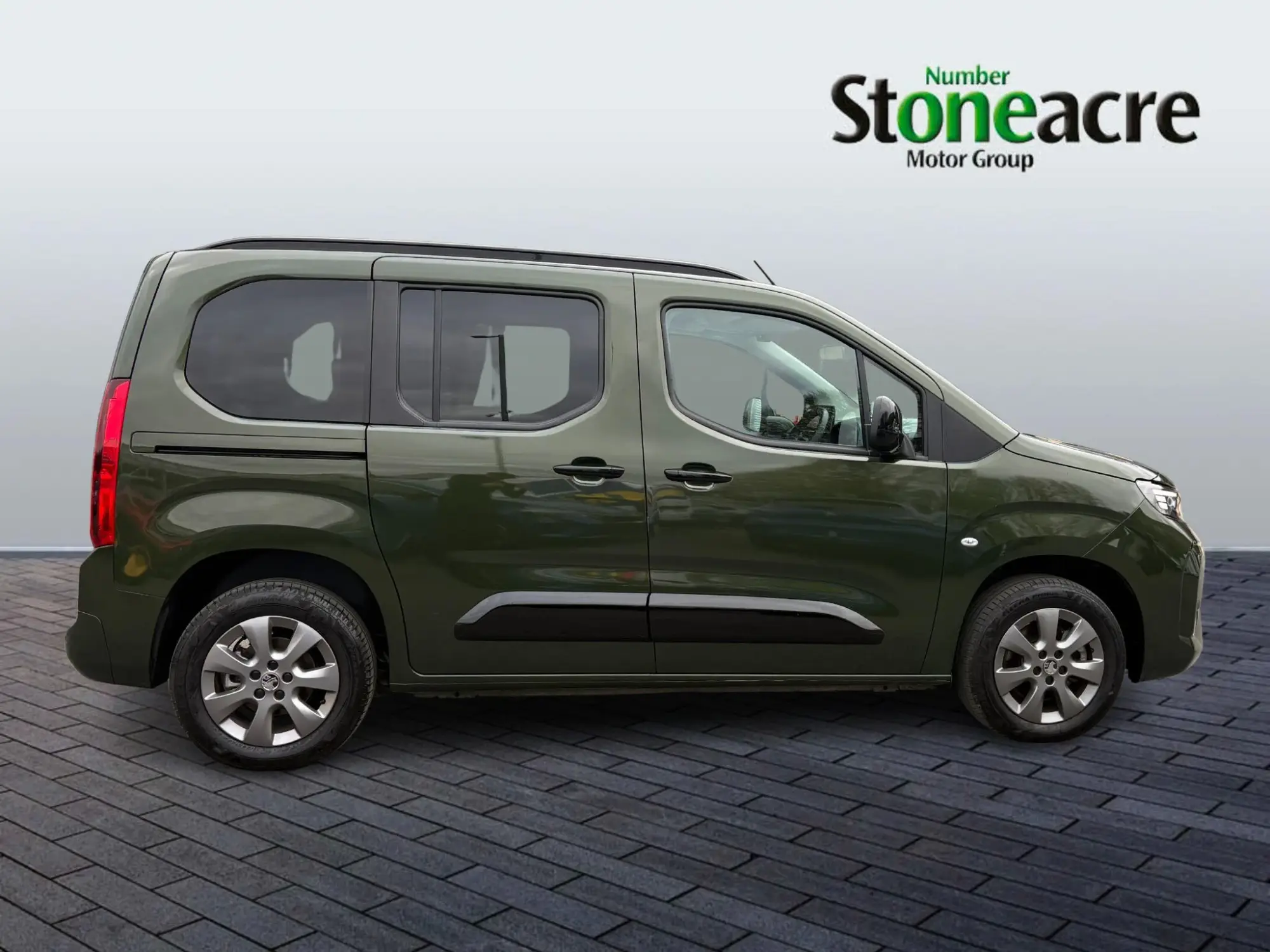 Vauxhall Combo Life Electric 52kWh Ultimate Auto 5dr (7.4kW Charger) PL74UZO Image 2