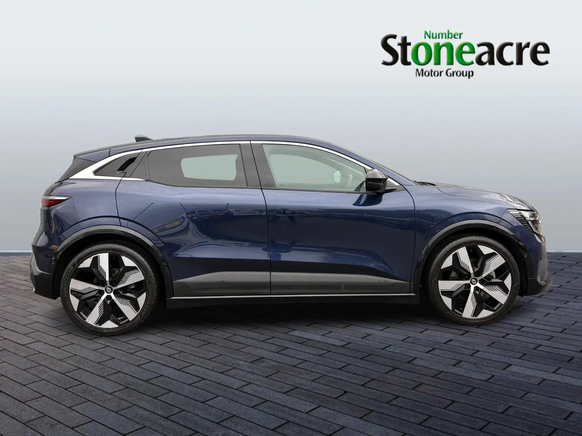 Renault Megane E-Tech Electric EV60 comfort range 60kWh techno Auto 5dr BK74JVJ Image 2