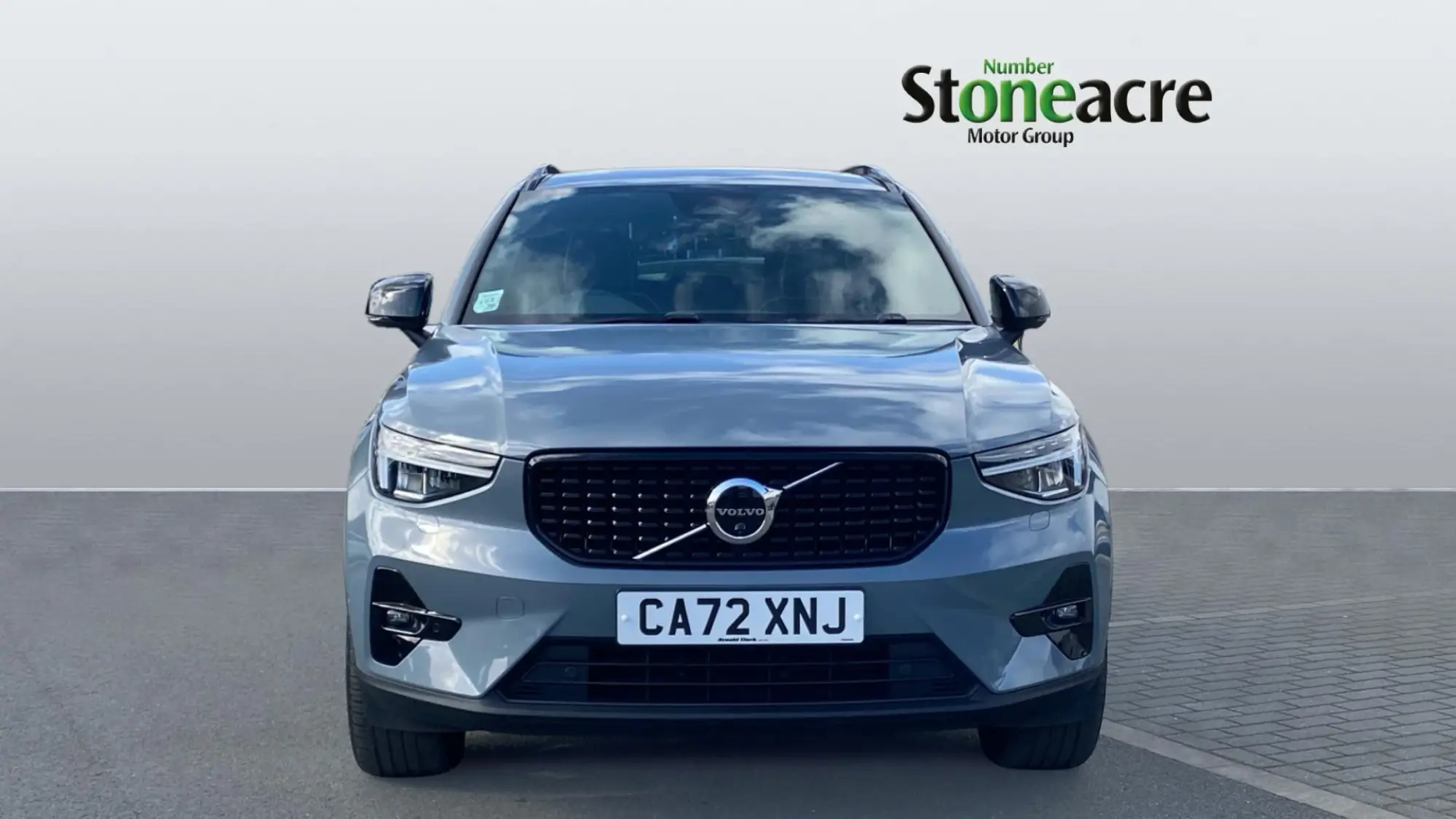Volvo XC40 2.0 B4P Ultimate Dark 5dr Auto CA72XNJ Image 2