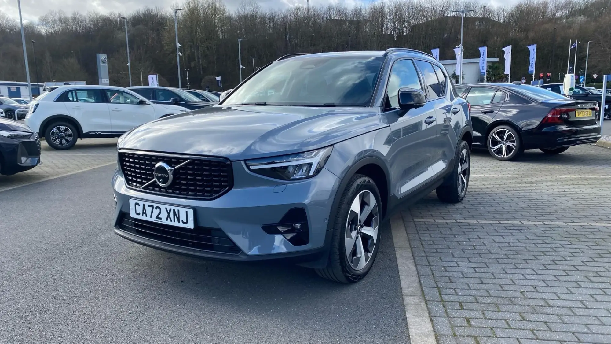 Volvo XC40 2.0 B4P Ultimate Dark 5dr Auto CA72XNJ Image 3