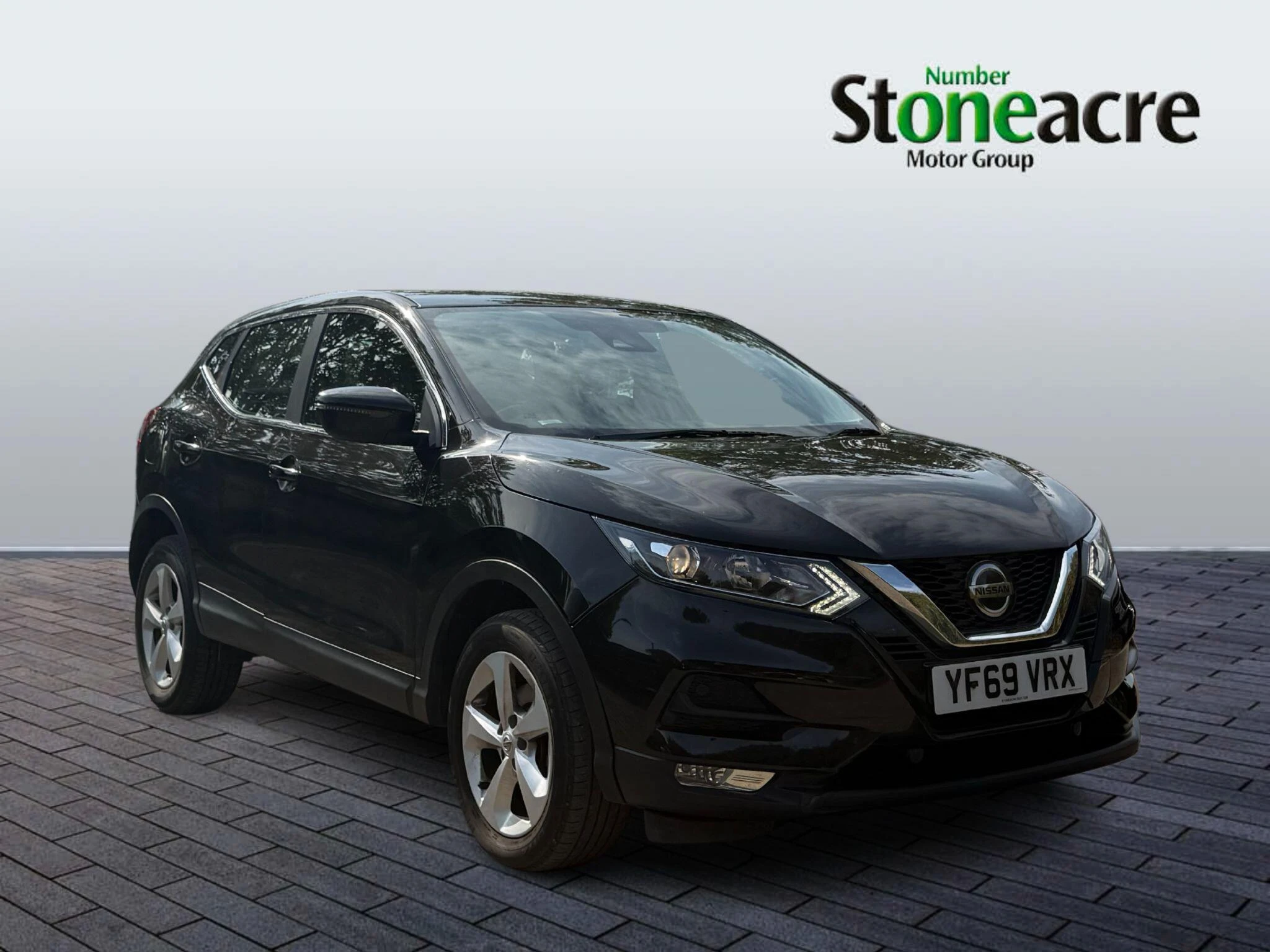 Nissan Qashqai 1.3 DiG-T Acenta Premium 5dr YF69VRX Image 1