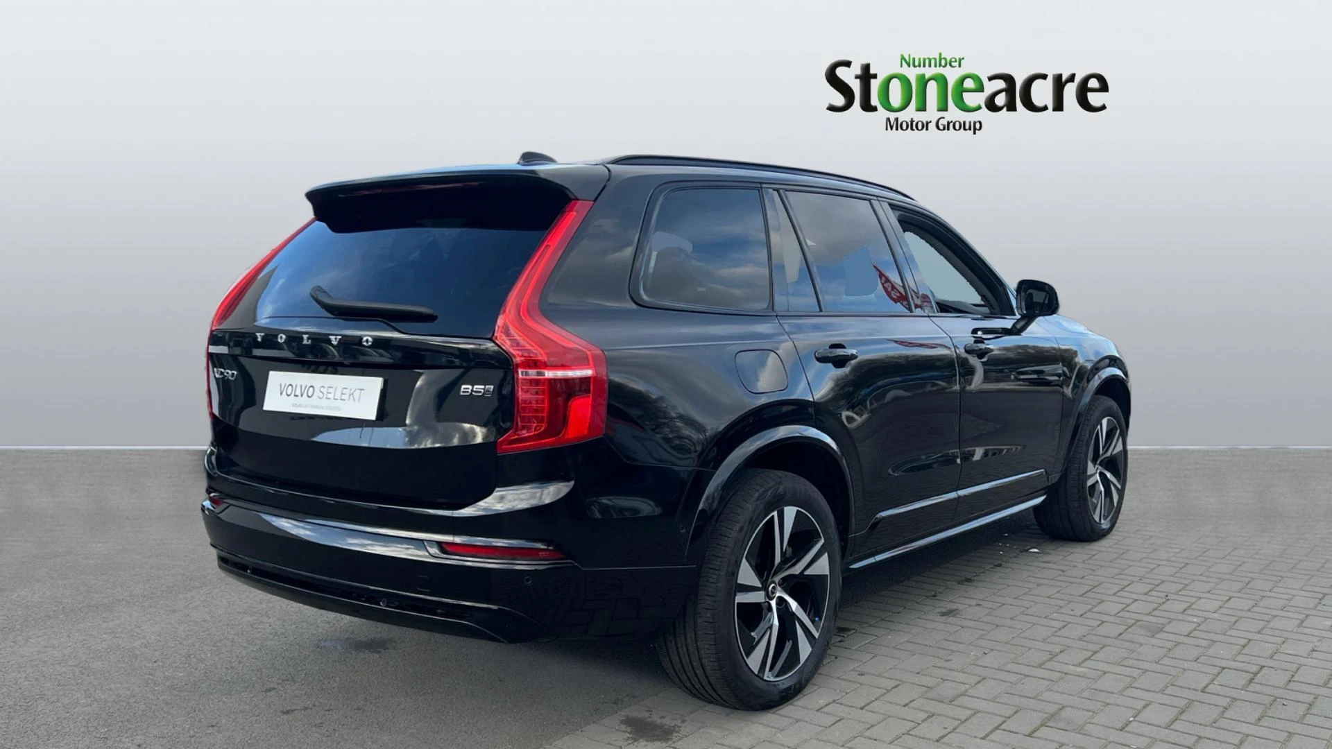 Volvo XC90 Plus (Dark) B5 AWD mild hybrid NU24KHT Image 2