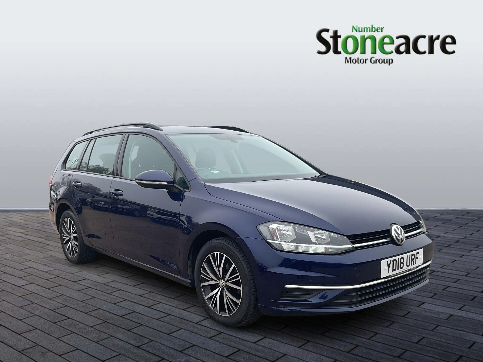 Volkswagen Golf 1.6 TDI SE Nav Euro 6 (s/s) 5dr YD18URF Image 1
