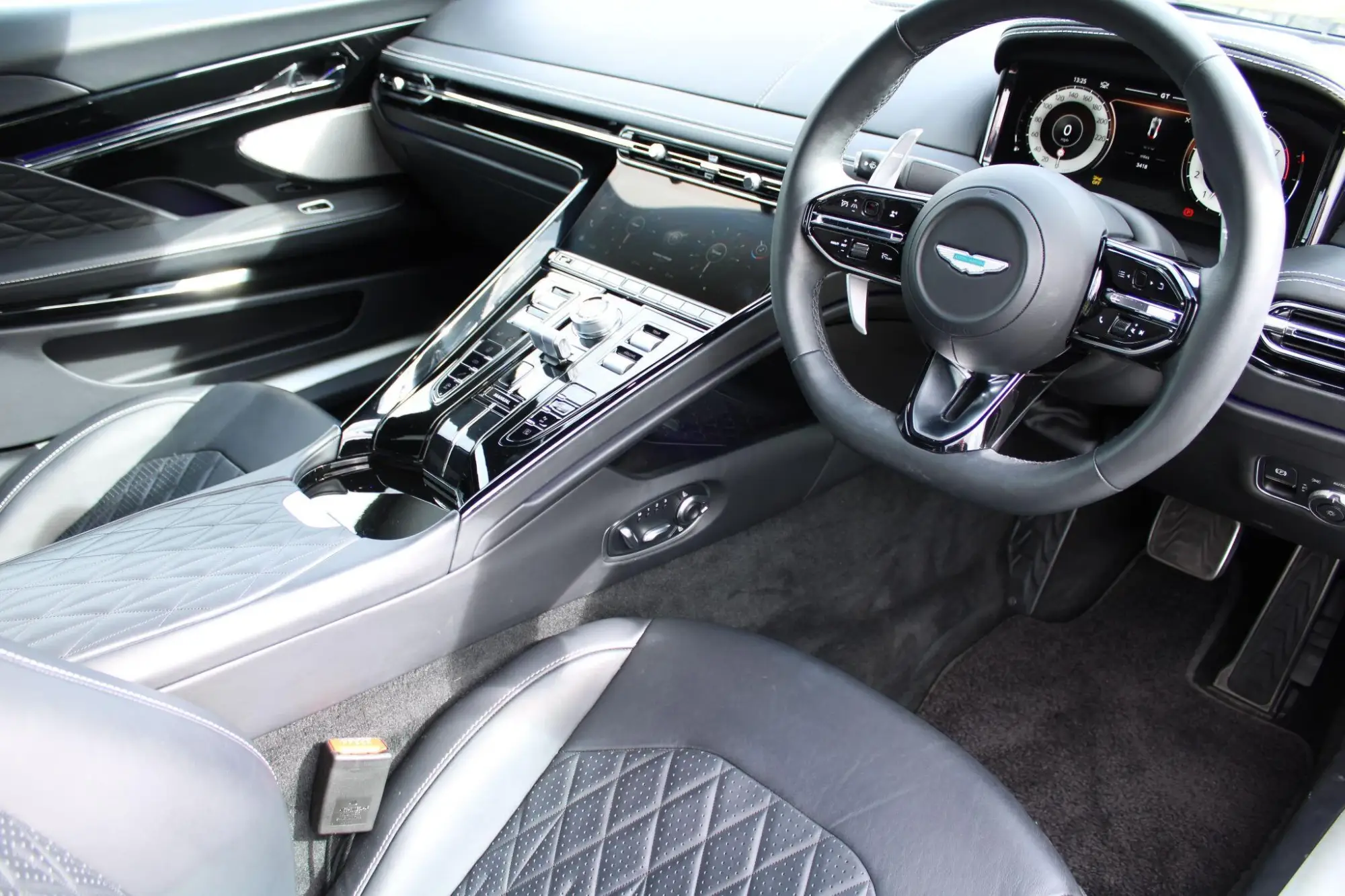 Aston Martin DB12 4.0 V8 Auto Euro 6 (s/s) 2dr NK25ZGH Image 3
