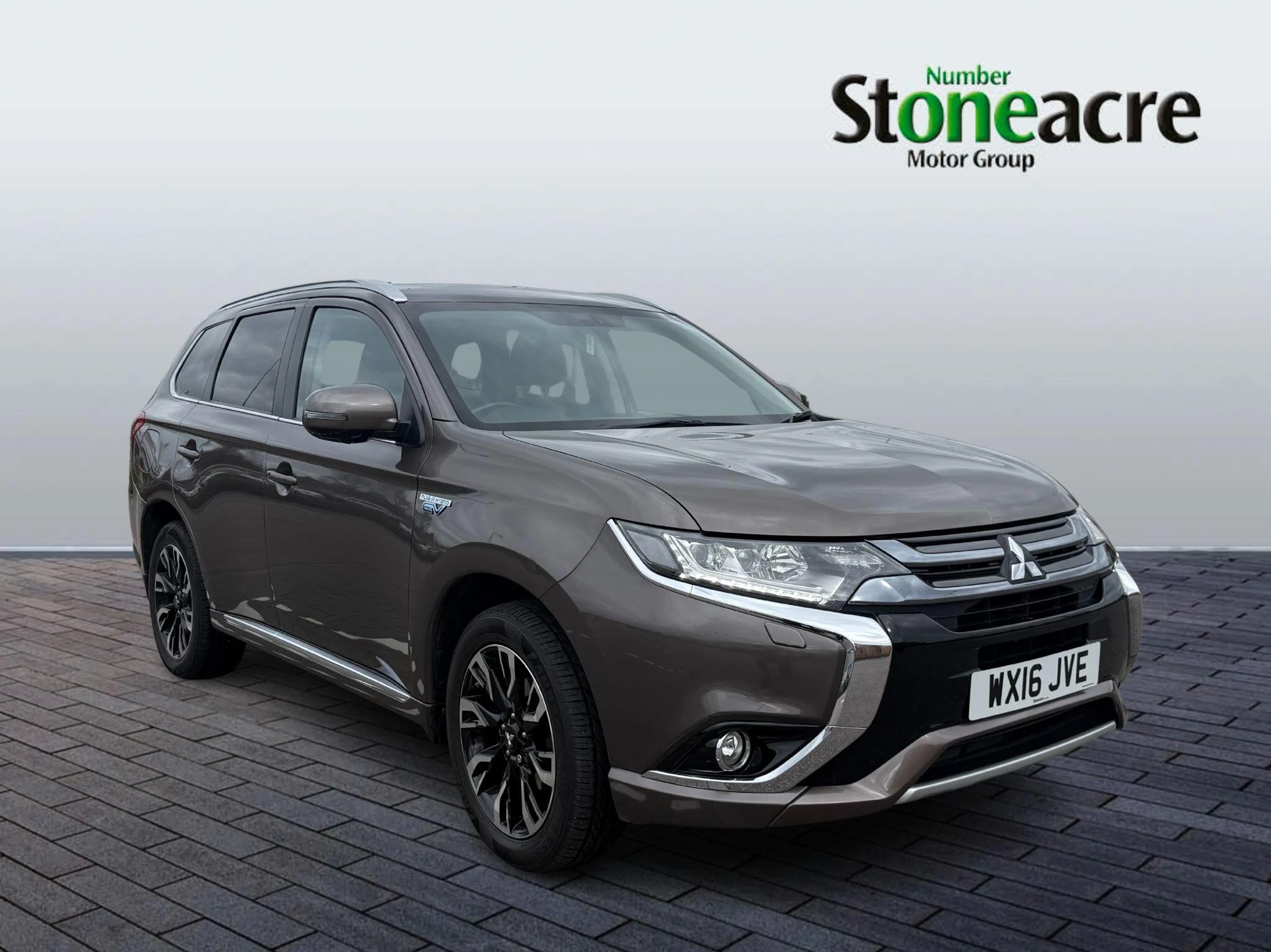 Mitsubishi Outlander PHEV 2.0h 12kWh GX4h SUV 5dr Petrol Plug-in Hybrid CVT 4WD Euro 6 (s/s) (200 ps) WX16JVE Image 1