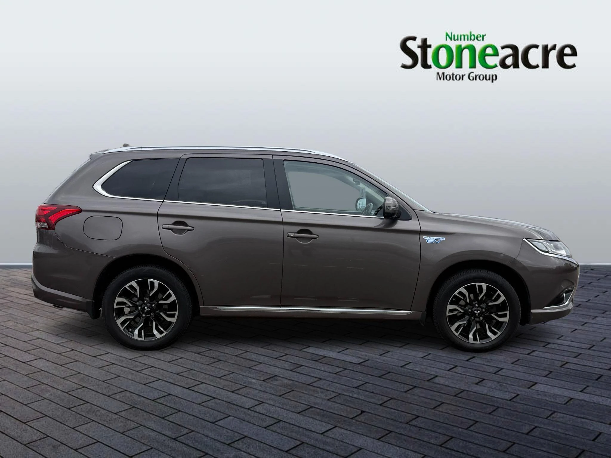 Mitsubishi Outlander PHEV 2.0h 12kWh GX4h SUV 5dr Petrol Plug-in Hybrid CVT 4WD Euro 6 (s/s) (200 ps) WX16JVE Image 2