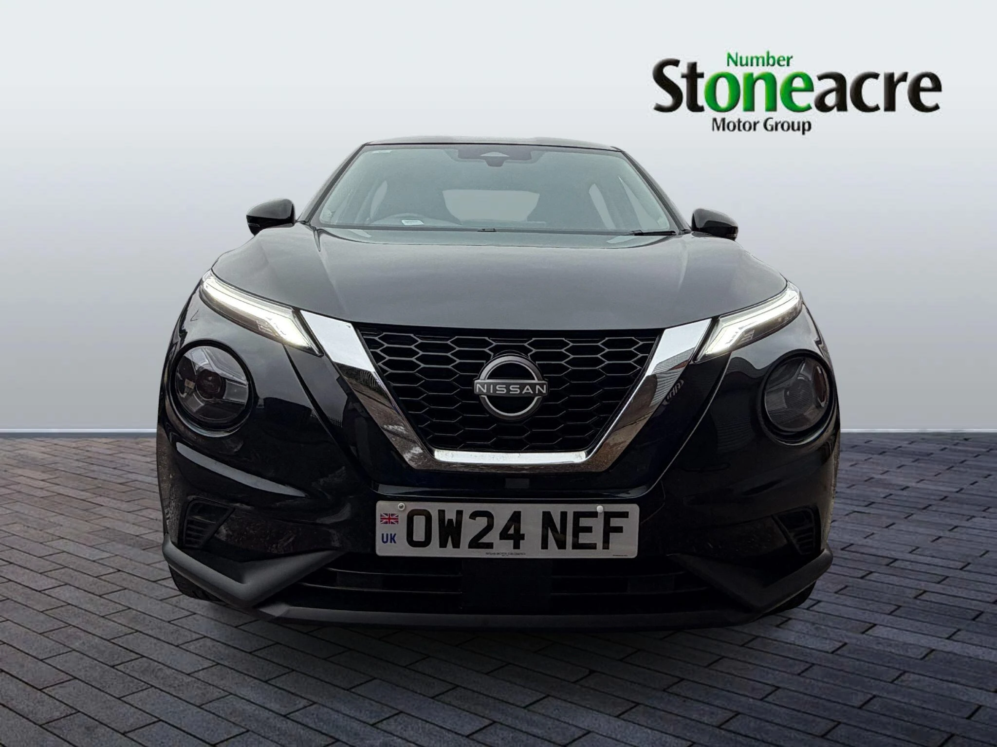 Nissan Juke 1.0 DIG-T Acenta Premium Euro 6 (s/s) 5dr OW24NEF Image 2