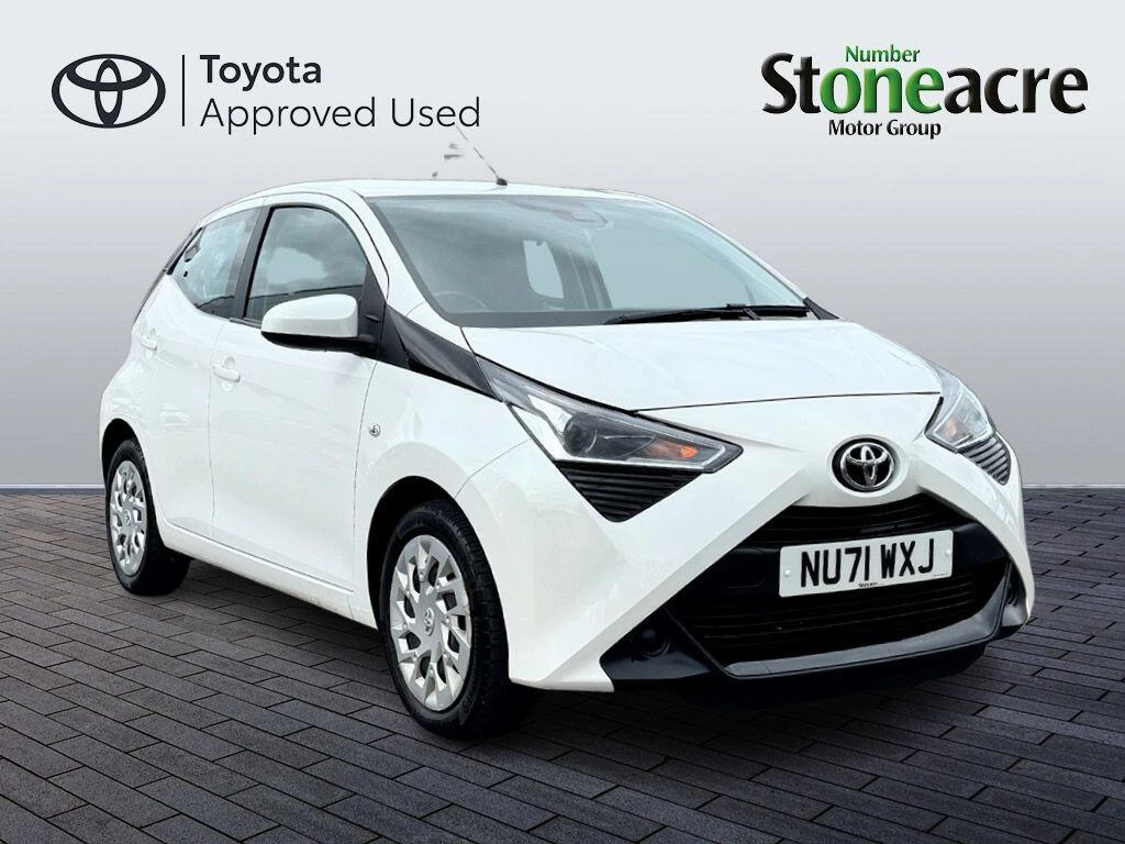 Toyota Aygo 1.0 VVT-i x-play Hatchback 5dr Petrol Manual Euro 6 (s/s) (71 ps) AD57MAM Image 1