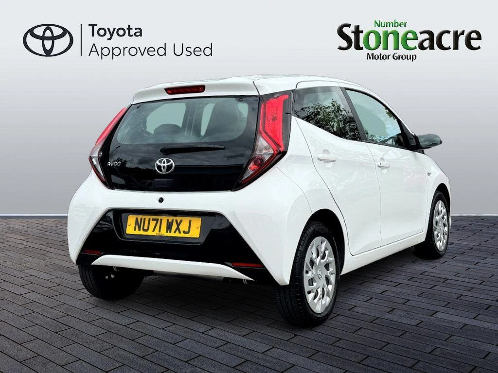 Toyota Aygo 1.0 VVT-i x-play Hatchback 5dr Petrol Manual Euro 6 (s/s) (71 ps) AD57MAM Image 3
