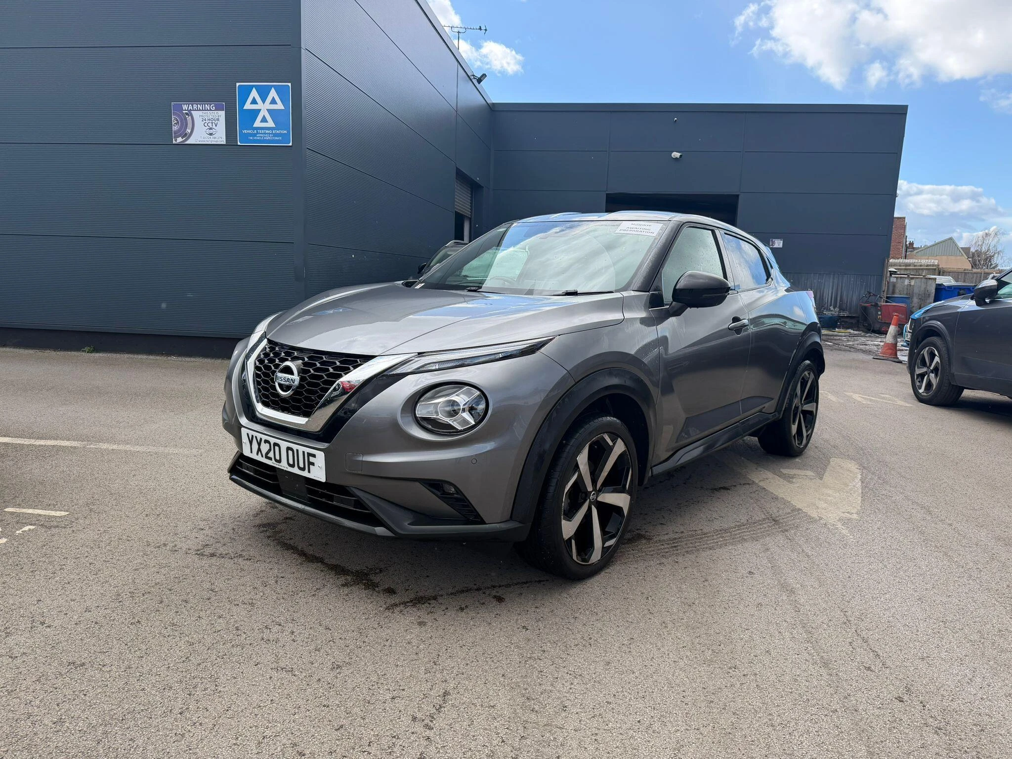 Nissan Juke 1.0 DIG-T Tekna DCT Auto Euro 6 (s/s) 5dr YX20OUF Image 3