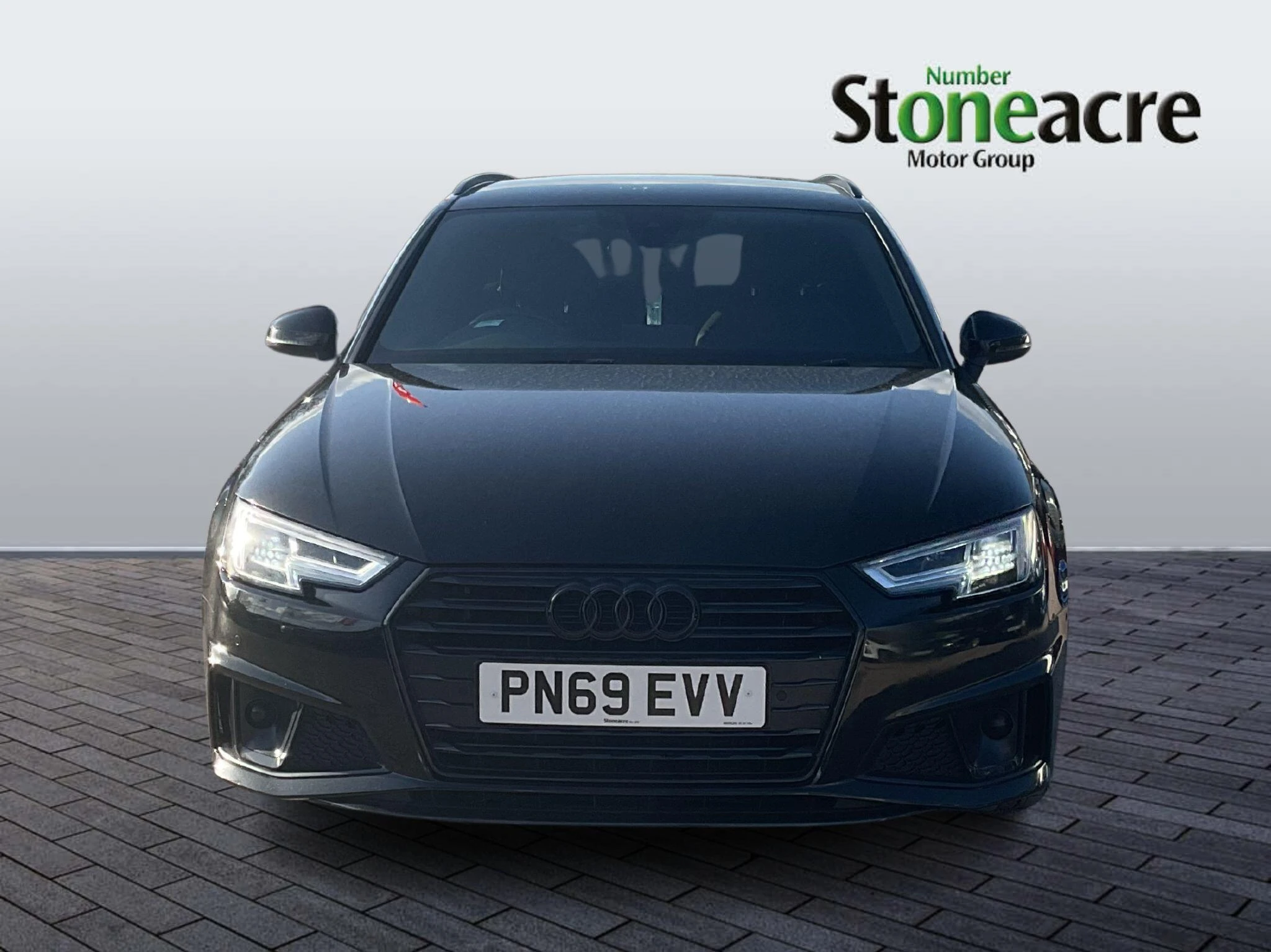 Audi A4 Avant 2.0 TDI 40 Black Edition S Tronic Euro 6 (s/s) 5dr PN69EVV Image 2