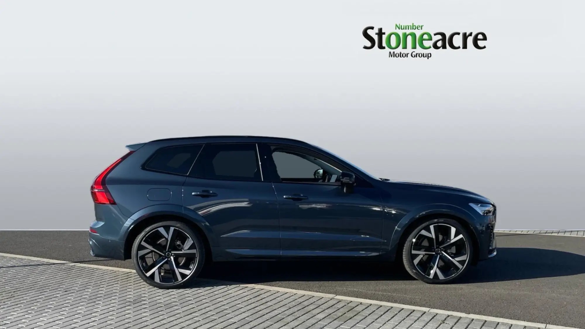 Volvo XC60 2.0 T8 18.8kWh Ultra Dark Auto AWD Euro 6 (s/s) 5dr NU26BUE Image 3