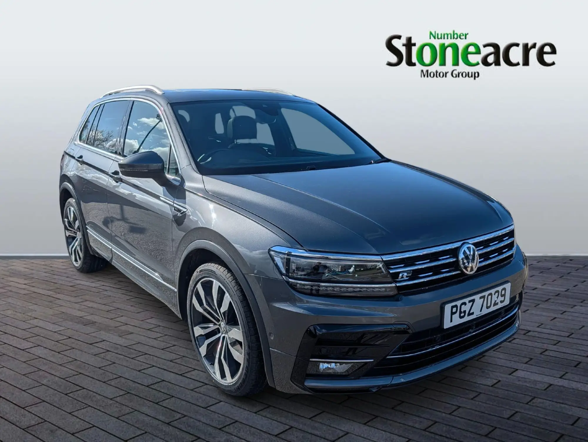 Volkswagen Tiguan 2.0 TDI R-Line Tech Euro 6 (s/s) 5dr PGZ7029 Image 1