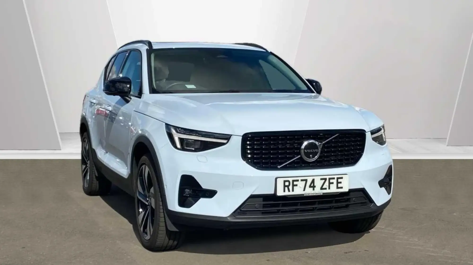 Volvo XC40 2.0 B4 MHEV Ultra Dark DCT Auto Euro 6 (s/s) 5dr RF74ZFE Image 1