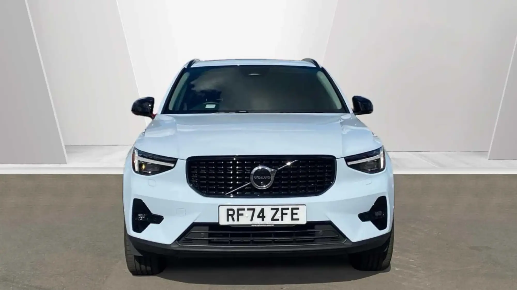 Volvo XC40 2.0 B4 MHEV Ultra Dark DCT Auto Euro 6 (s/s) 5dr RF74ZFE Image 2