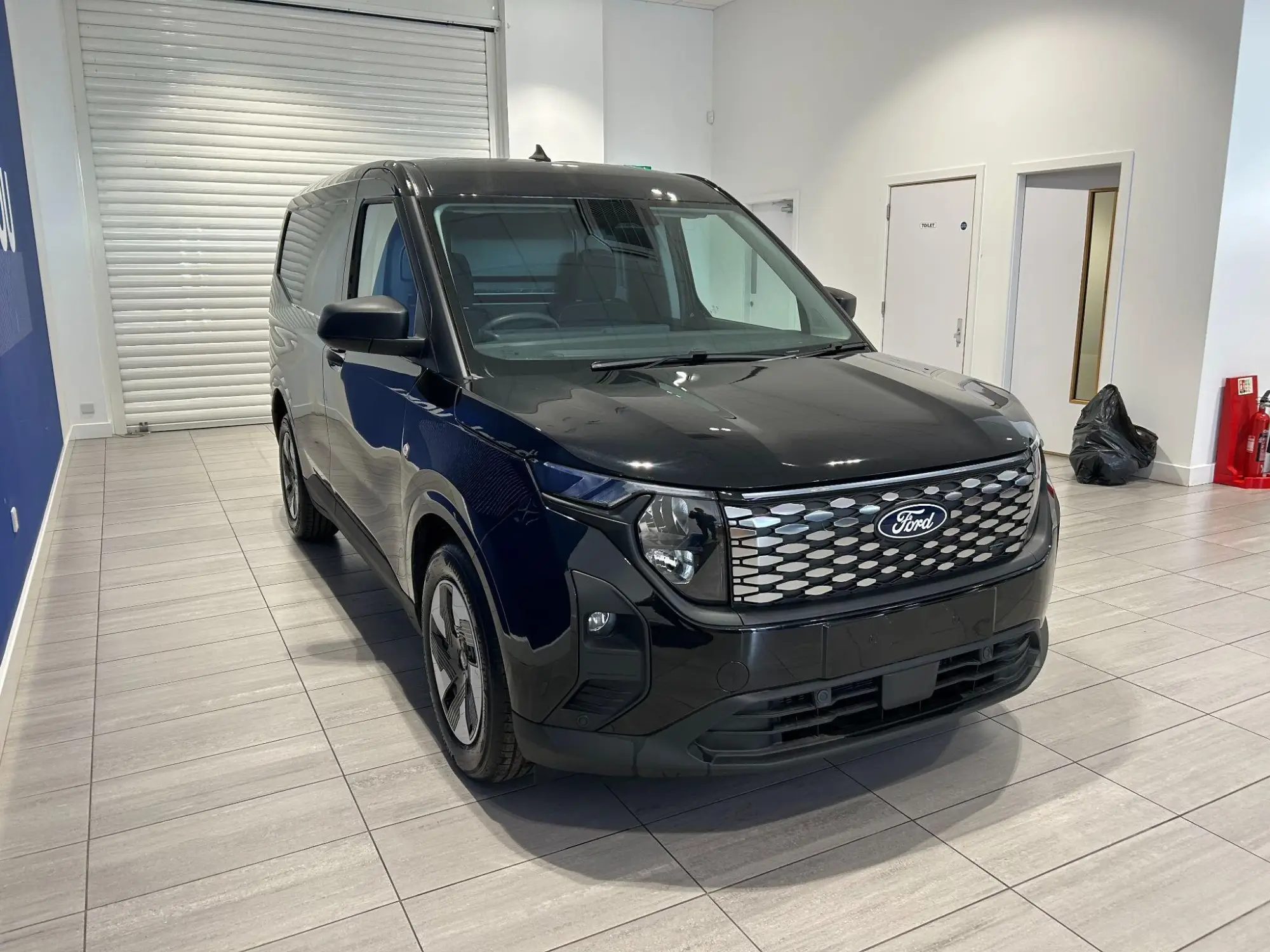 Ford E-Transit Courier 43kWh Trend Auto SWB 5dr Image 2