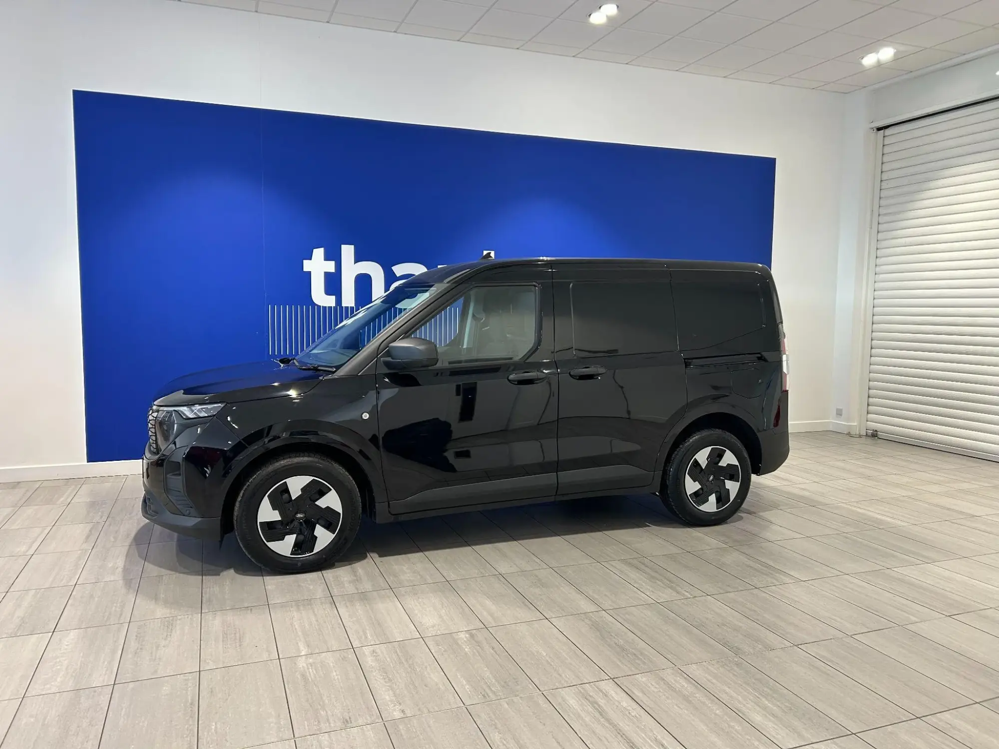 Ford E-Transit Courier 43kWh Trend Auto SWB 5dr Image 3