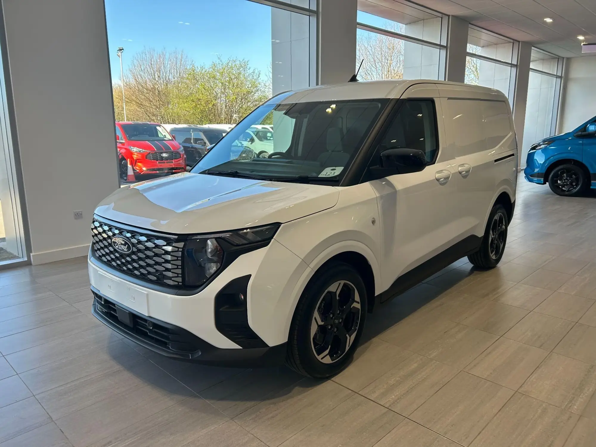 Ford E-Transit Courier 43kWh Limited Auto SWB 5dr Image 3